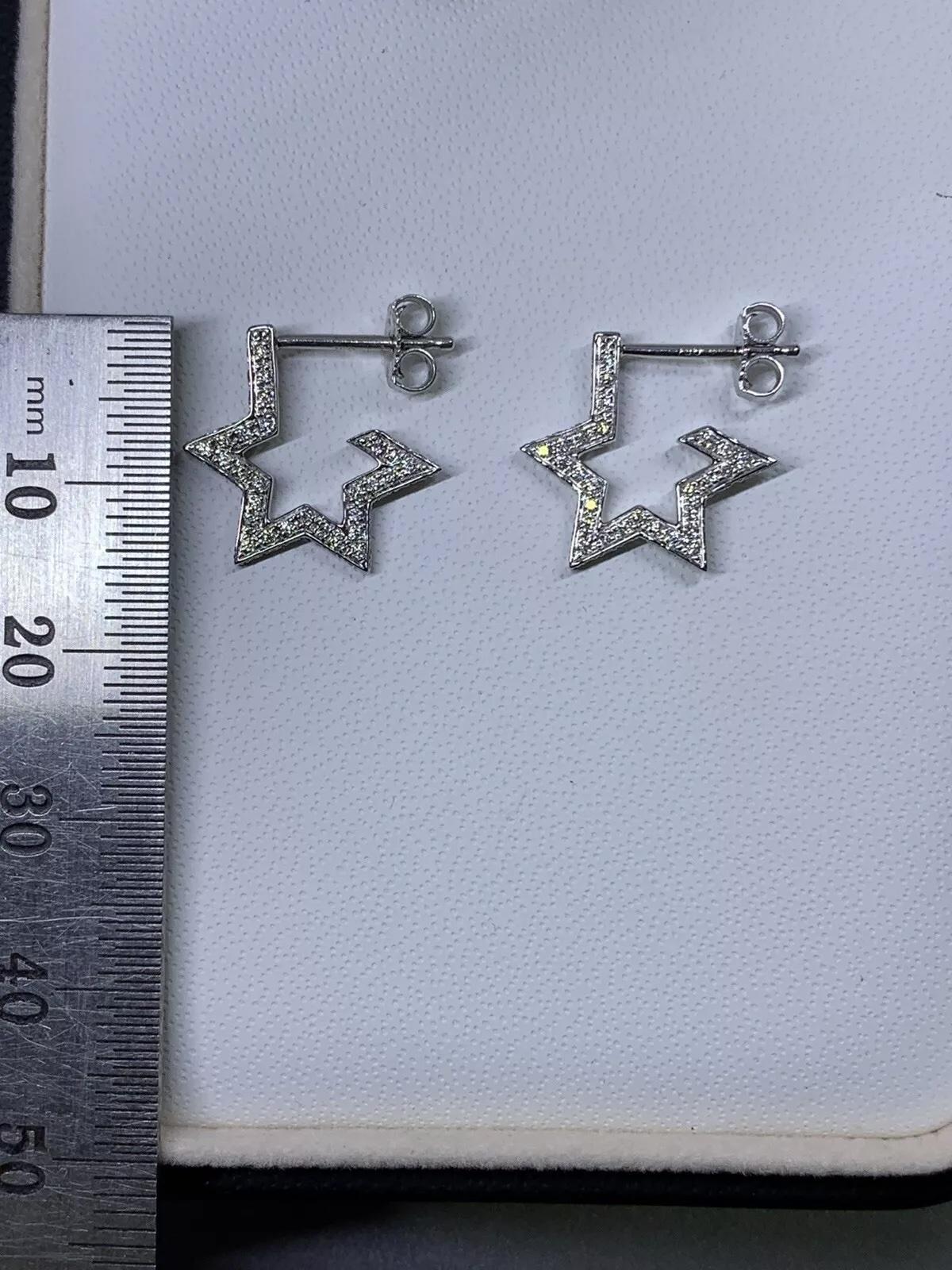 Orecchini a cerchio a stella con diamante da 0,36 carati in oro bianco 18 ct. in vendita 4