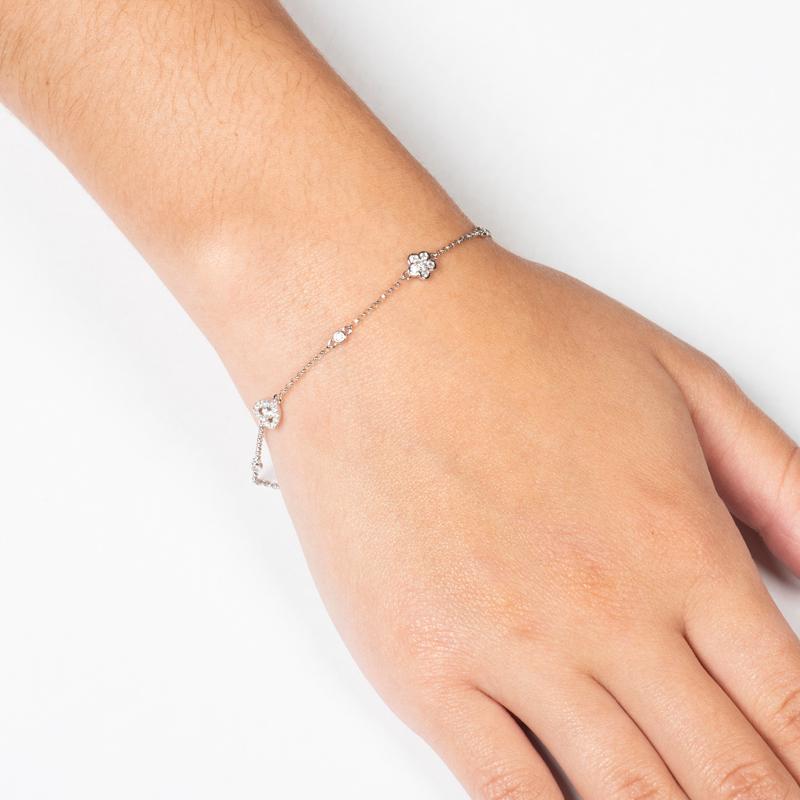 This station bracelet is part of the Soft Glamour collection, featuring 0.36ct total weight in round cut diamonds. The diamonds are in heart and flower forms on a 7 inch 18kt white gold bracelet. This bracelet is a perfect addition to a jewelry