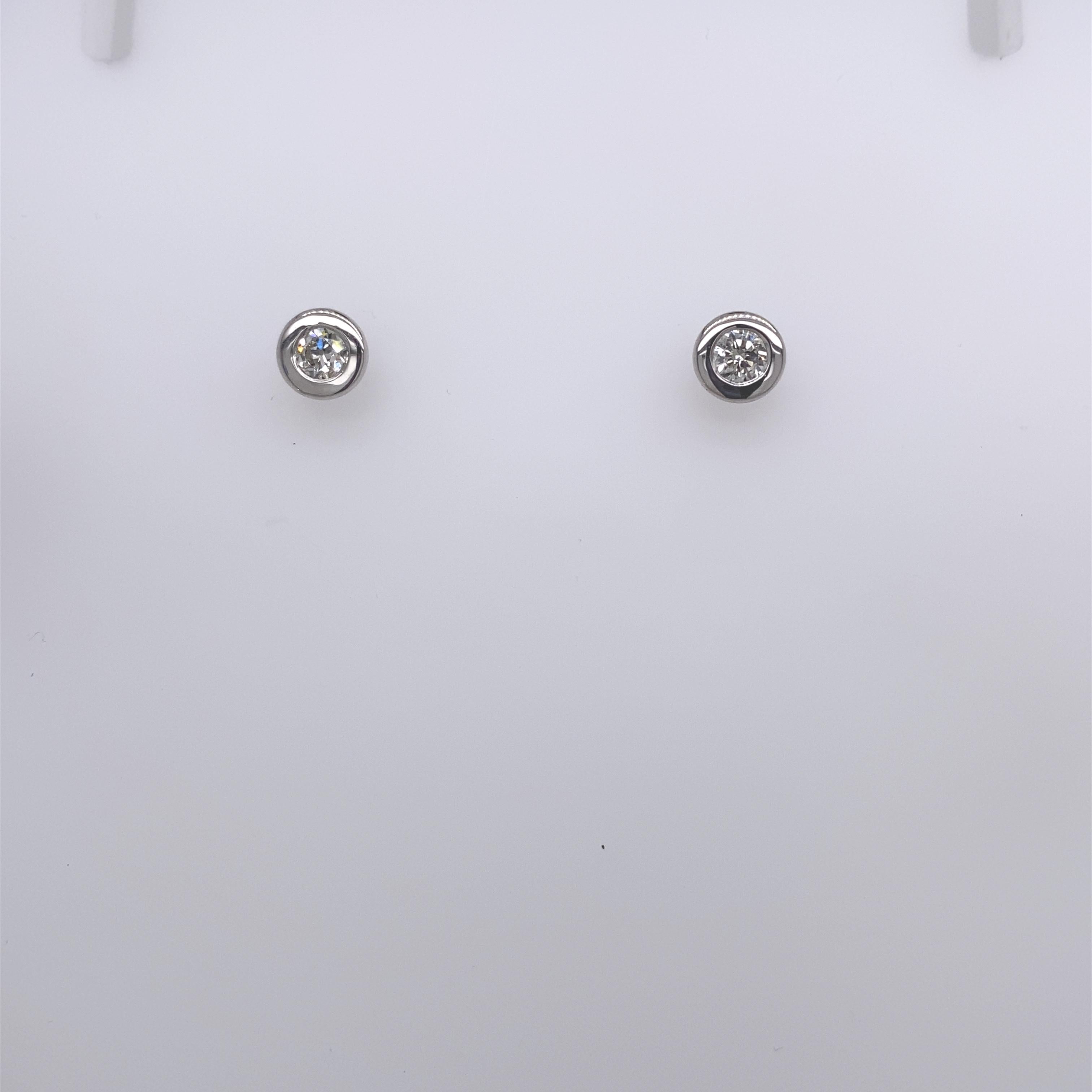 0.36ct Diamond Studs Earrings in Rubover Setting in 18ct White Gold In New Condition For Sale In London, GB