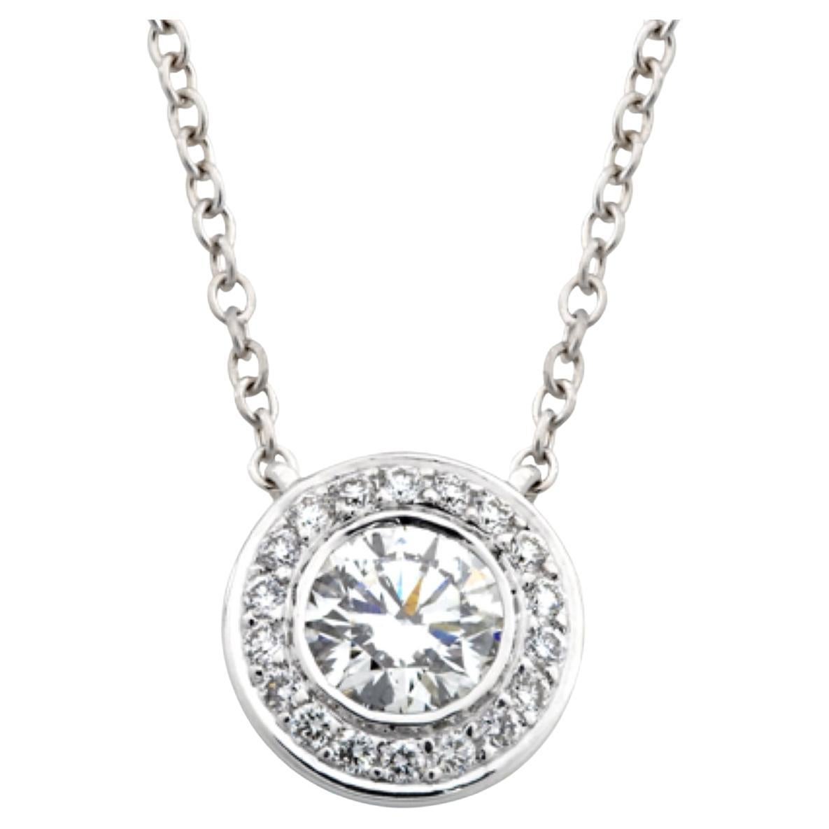 Pendentif serti d'un diamant rond de 0,36 carat en or blanc 18 carats