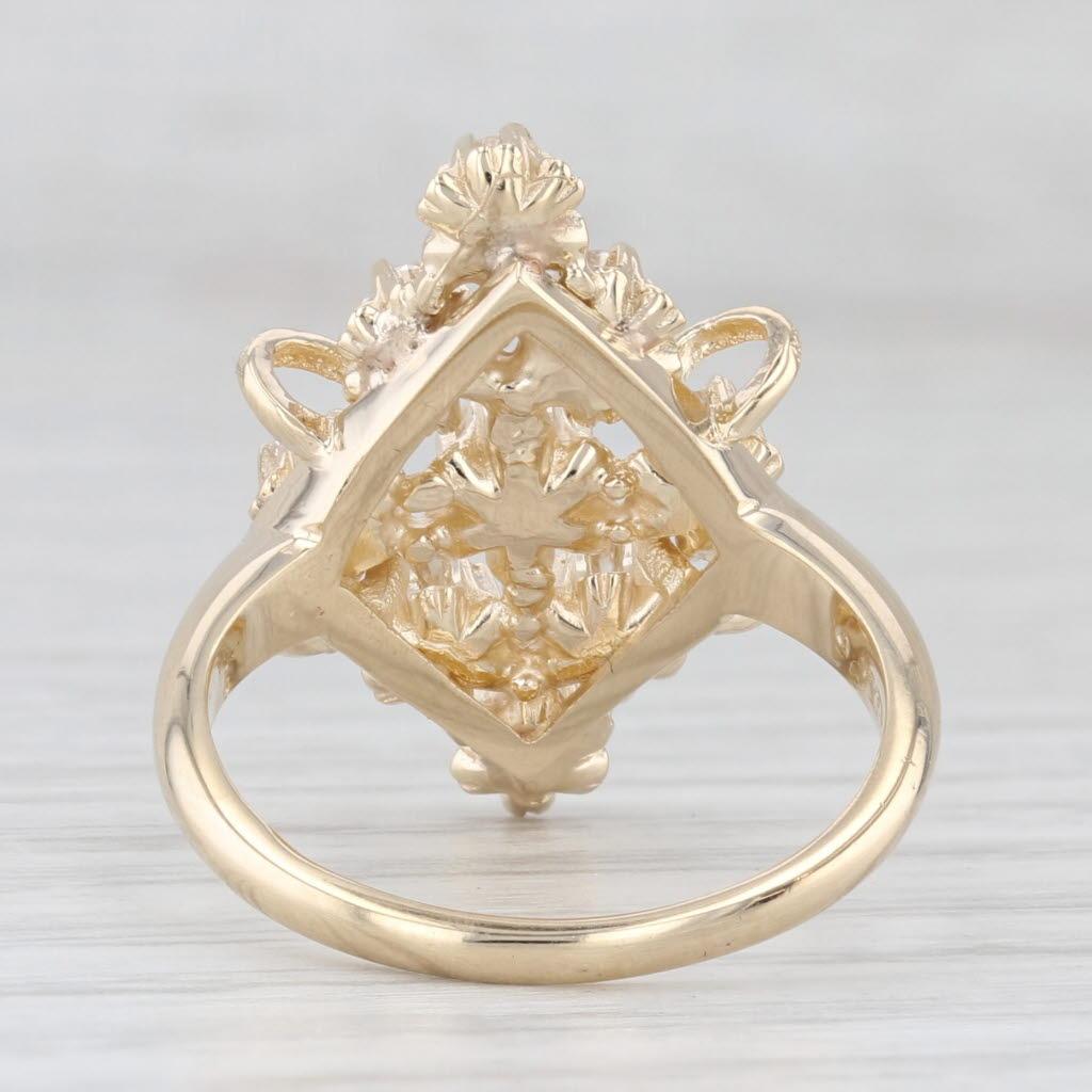 Taglio rotondo Anello a grappolo con diamanti da 0,36 carati in oro giallo 14k Misura 6,25 Cocktail in vendita