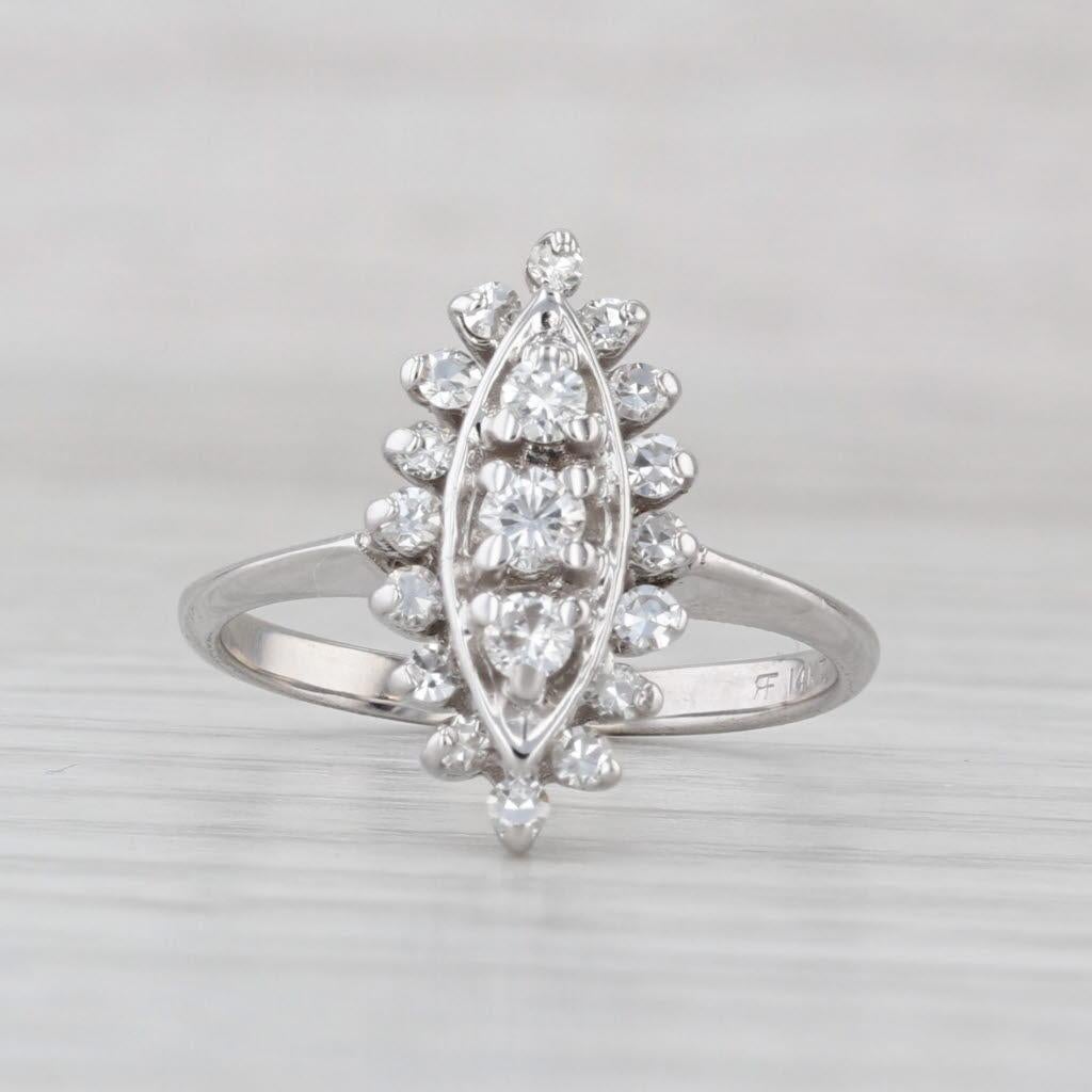Anello aureolato con diamanti da 0,36 carati in oro bianco 14k, misura 6, fidanzamento a forma di marquise In condizioni buone in vendita a McLeansville, NC