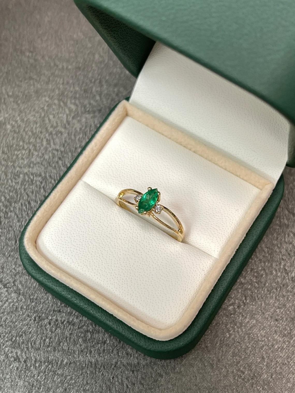 0.36tcw 14K Natural Emerald-Marquise Cut & Round Diamond Three Stone Ring In New Condition For Sale In Jupiter, FL