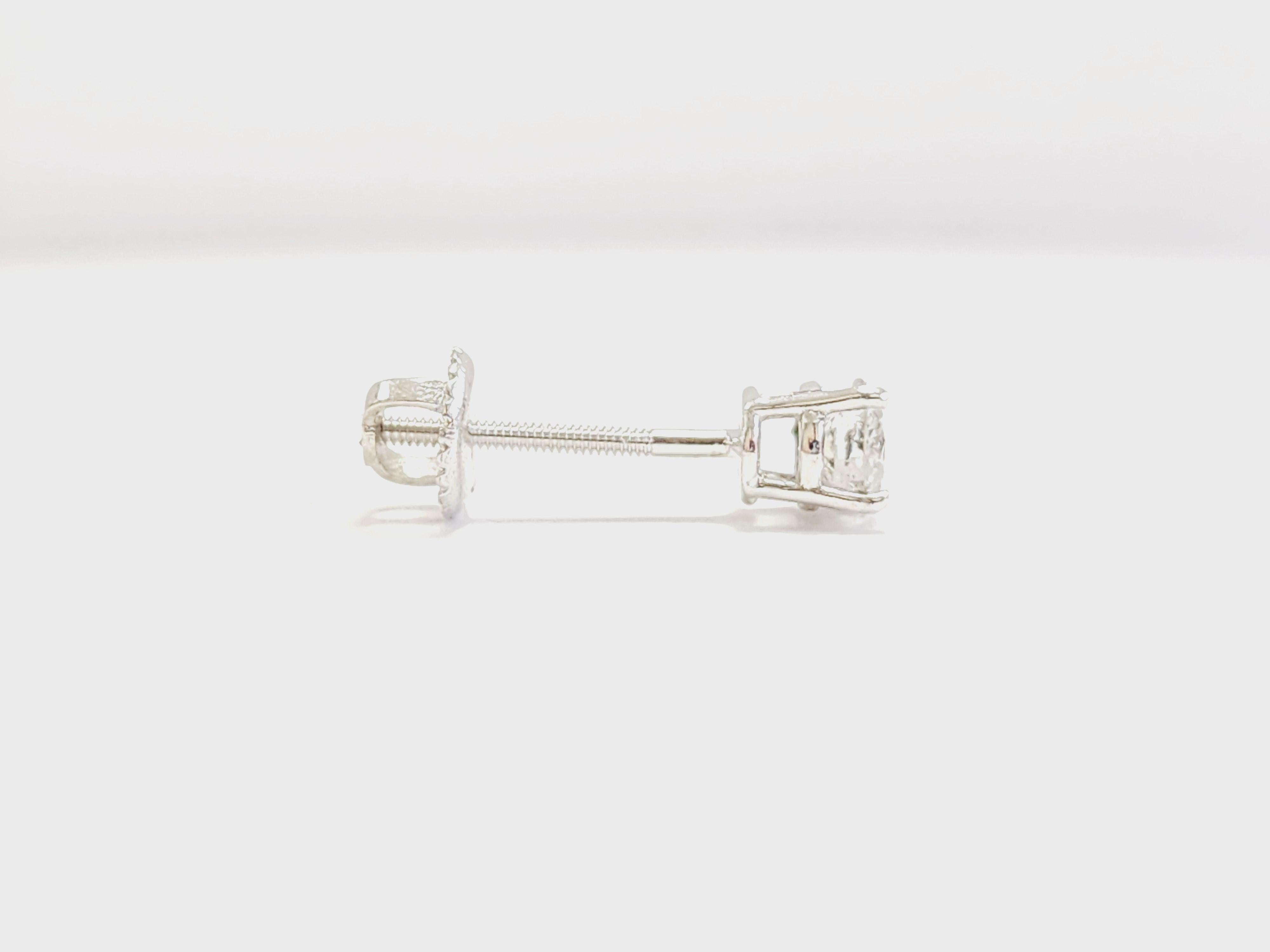 Taglio rotondo 0,37 Carati Diamante Naturale Rotondo Stud Oro Bianco 14 Karati in vendita