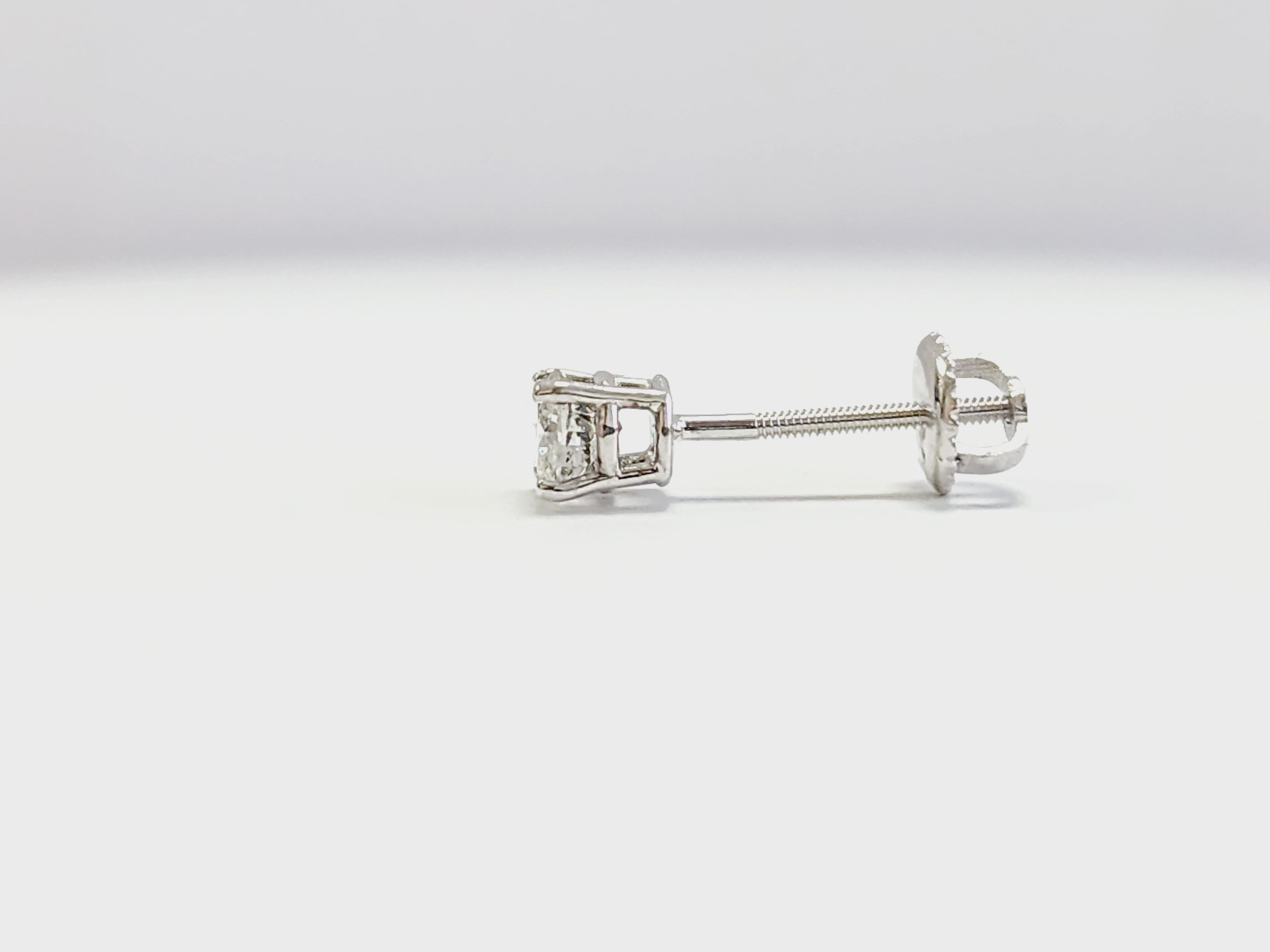 0,37 Carati Diamante Naturale Rotondo Stud Oro Bianco 14 Karati in vendita 1