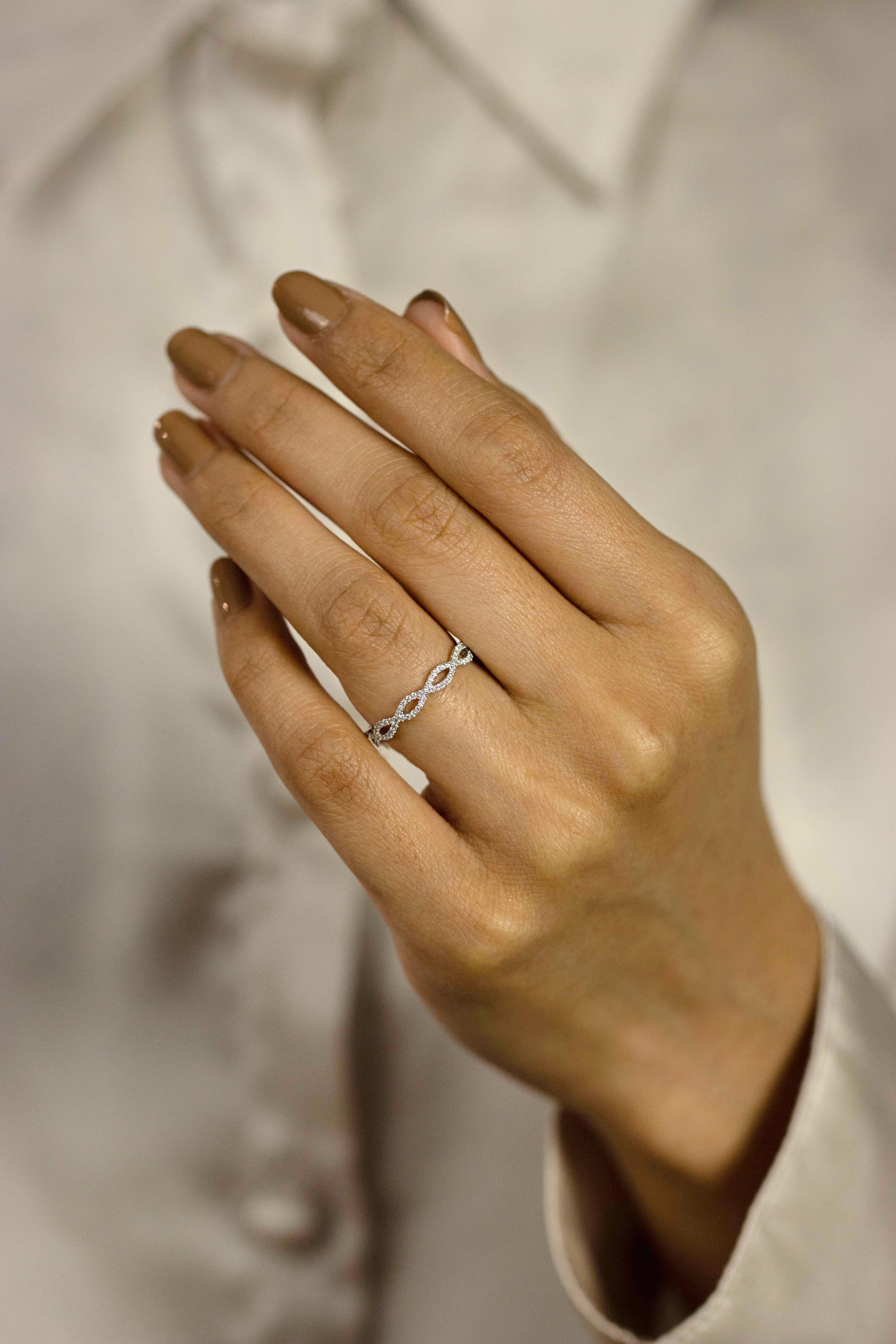 0,37 Karat Brillant Rundschliff Diamant Crossover Unendlichkeits-Ehering im Angebot 3