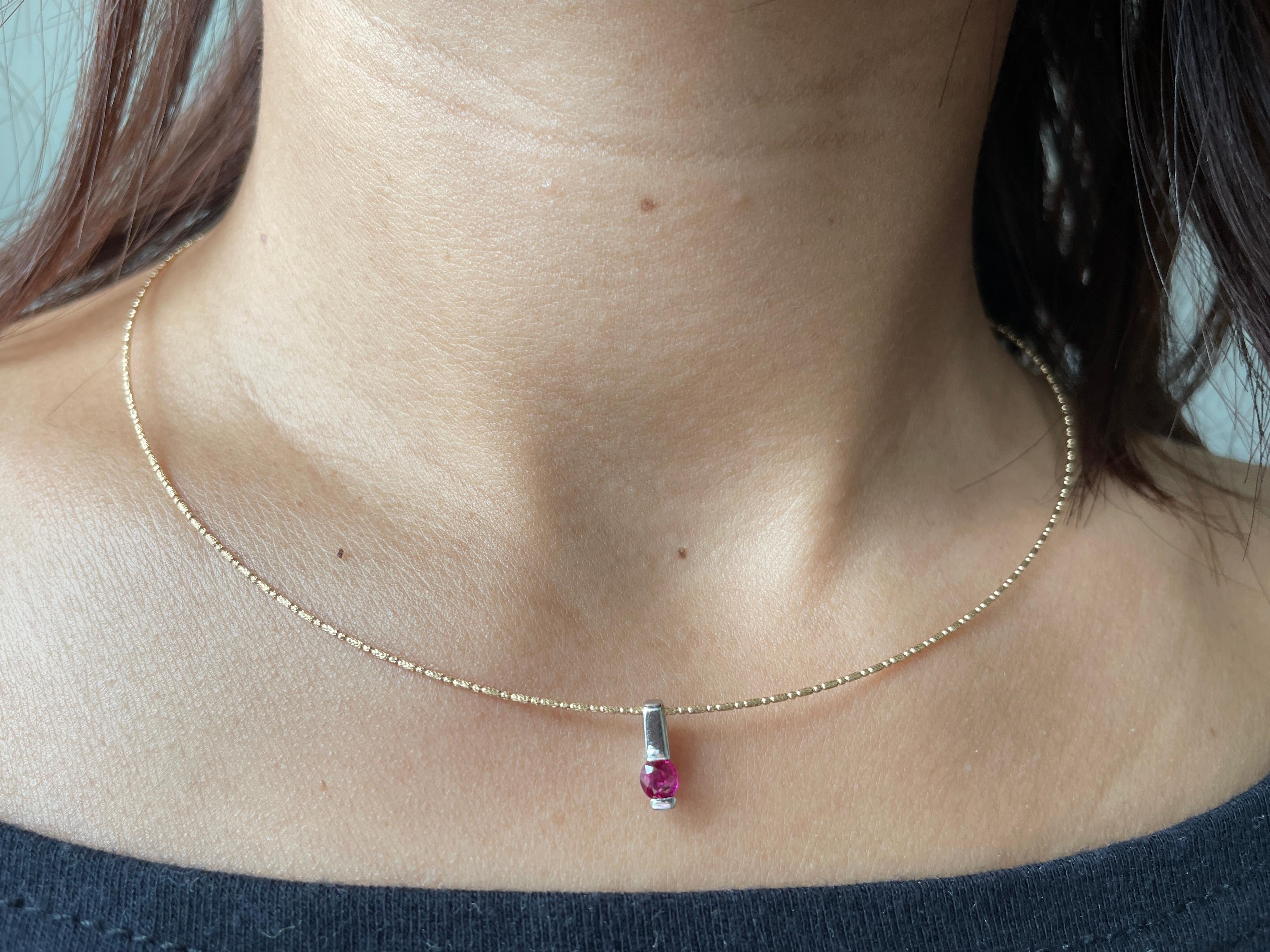 Pendentif minimaliste en platine avec rubis birman non chauffé de 0.375 carat Neuf - En vente à Singapore, SG