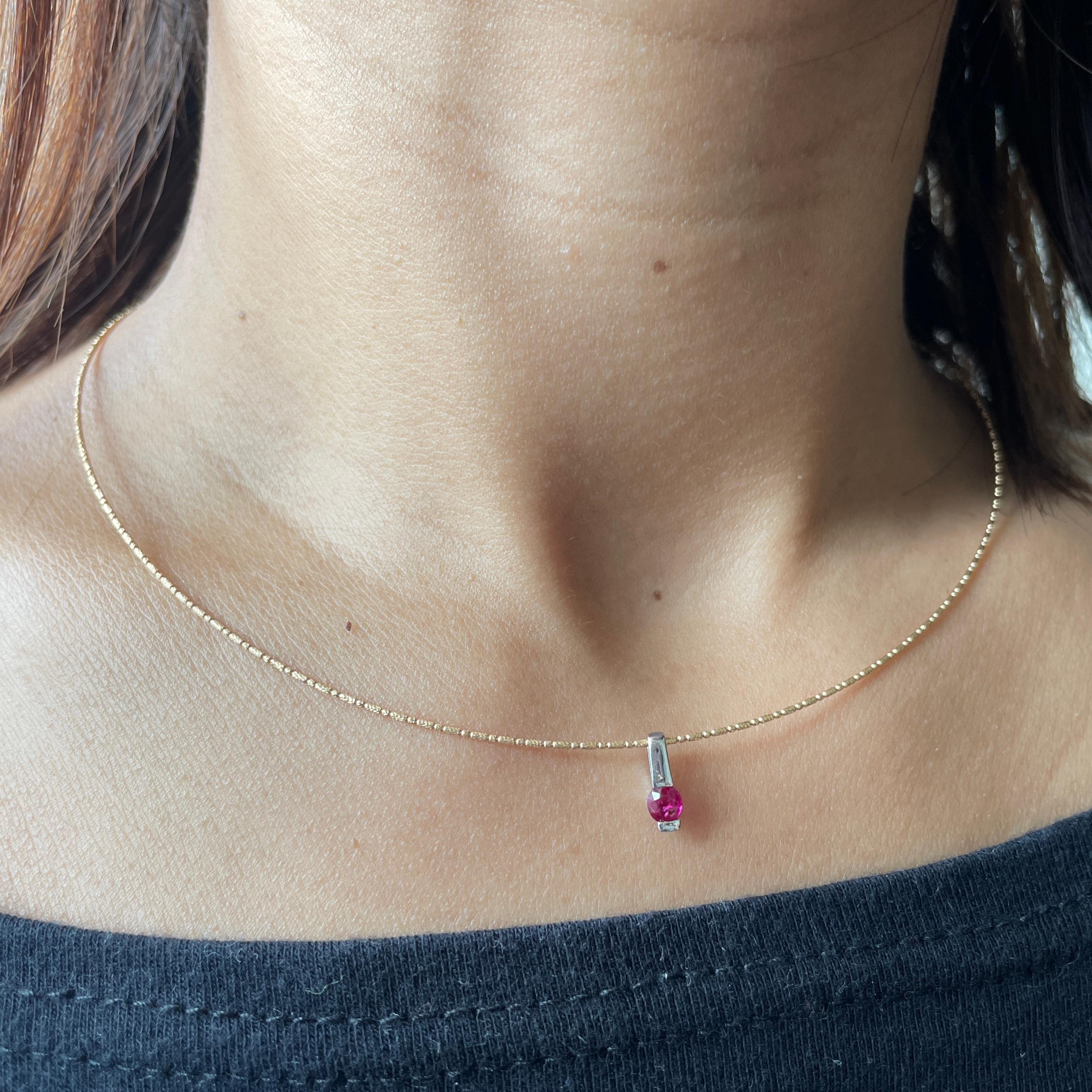 Pendentif minimaliste en platine avec rubis birman non chauffé de 0.375 carat Pour femmes en vente