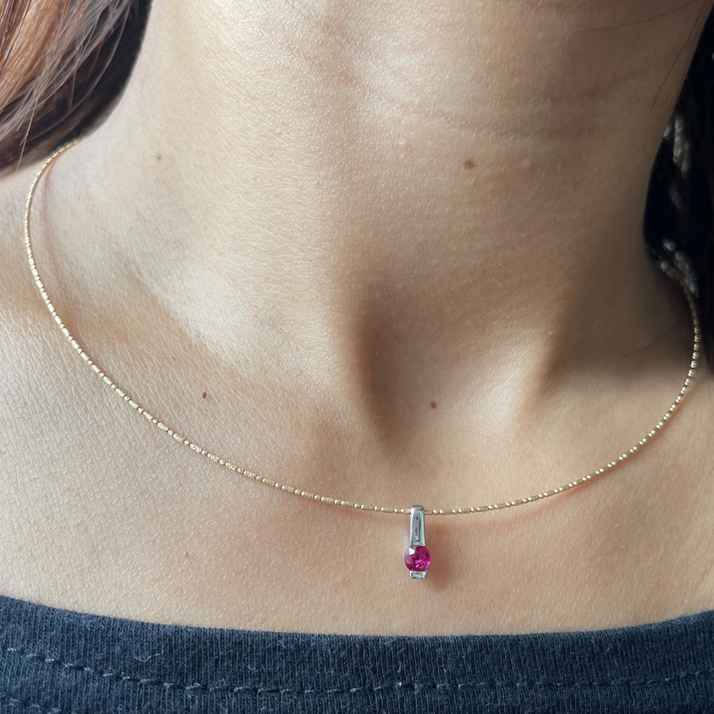 Pendentif minimaliste en platine avec rubis birman non chauffé de 0.375 carat en vente 1