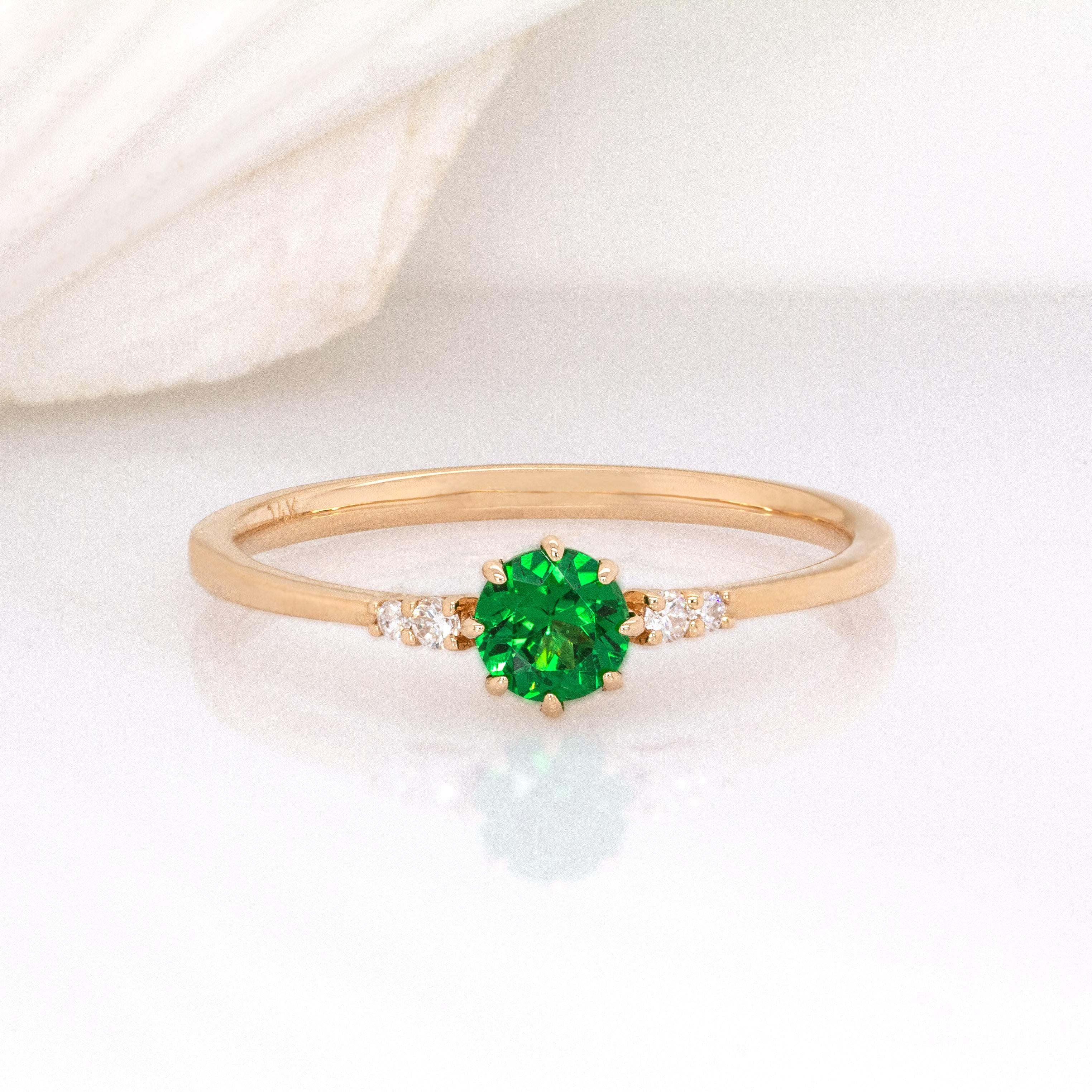 0.37cts Tsavorita Granate W Diamante Natural Acentos Anillo : 14k Oro Macizo  4mm Contemporáneo en venta