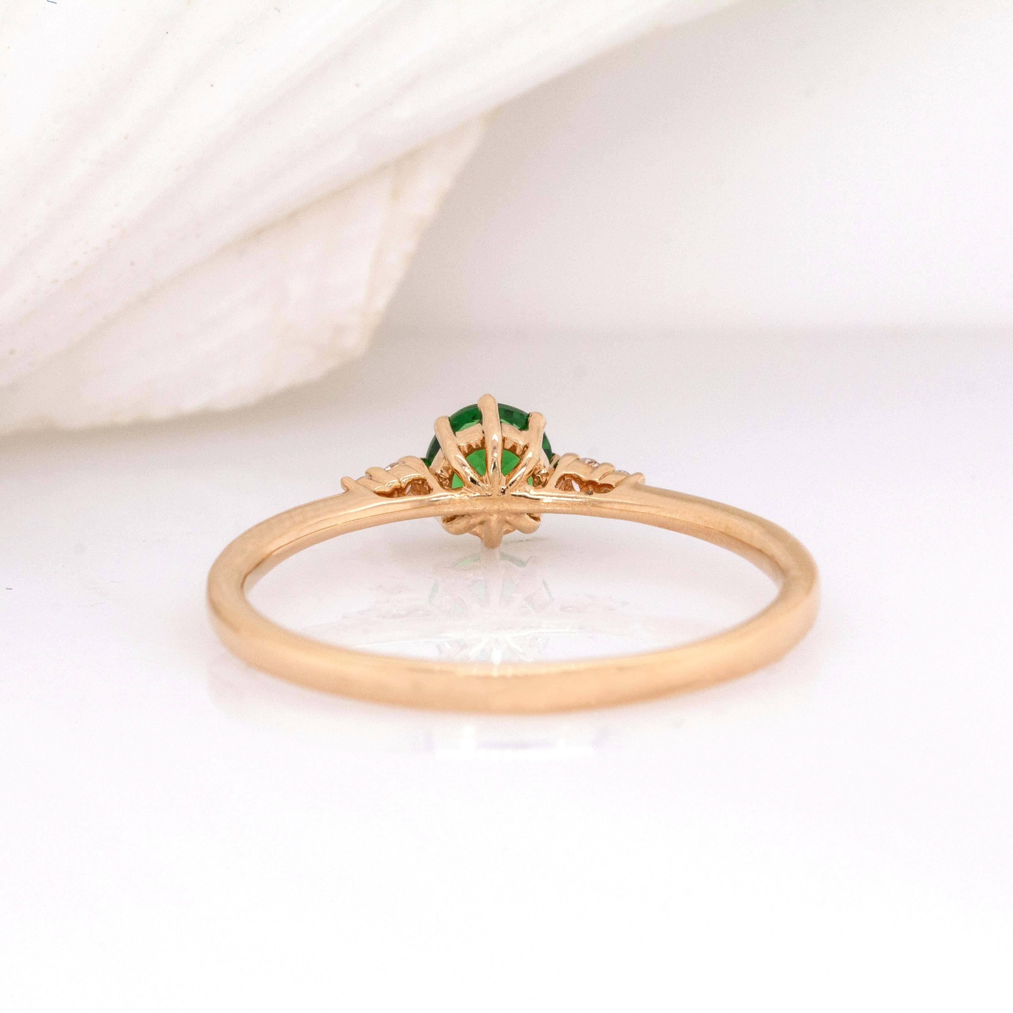 De las mujeres 0.37cts Tsavorita Granate W Diamante Natural Acentos Anillo : 14k Oro Macizo  4mm en venta