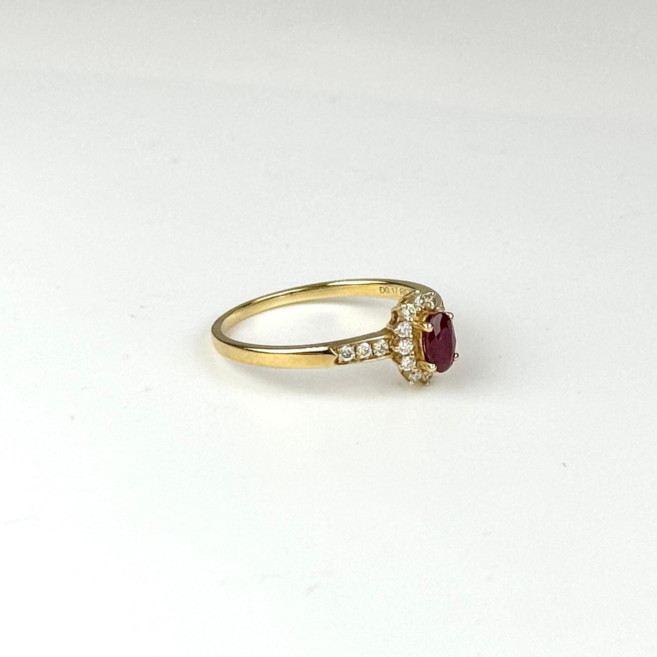 Contemporaneo Anello con diamante e rubino del Mozambico da 0,38 carati in oro 18 carati in vendita