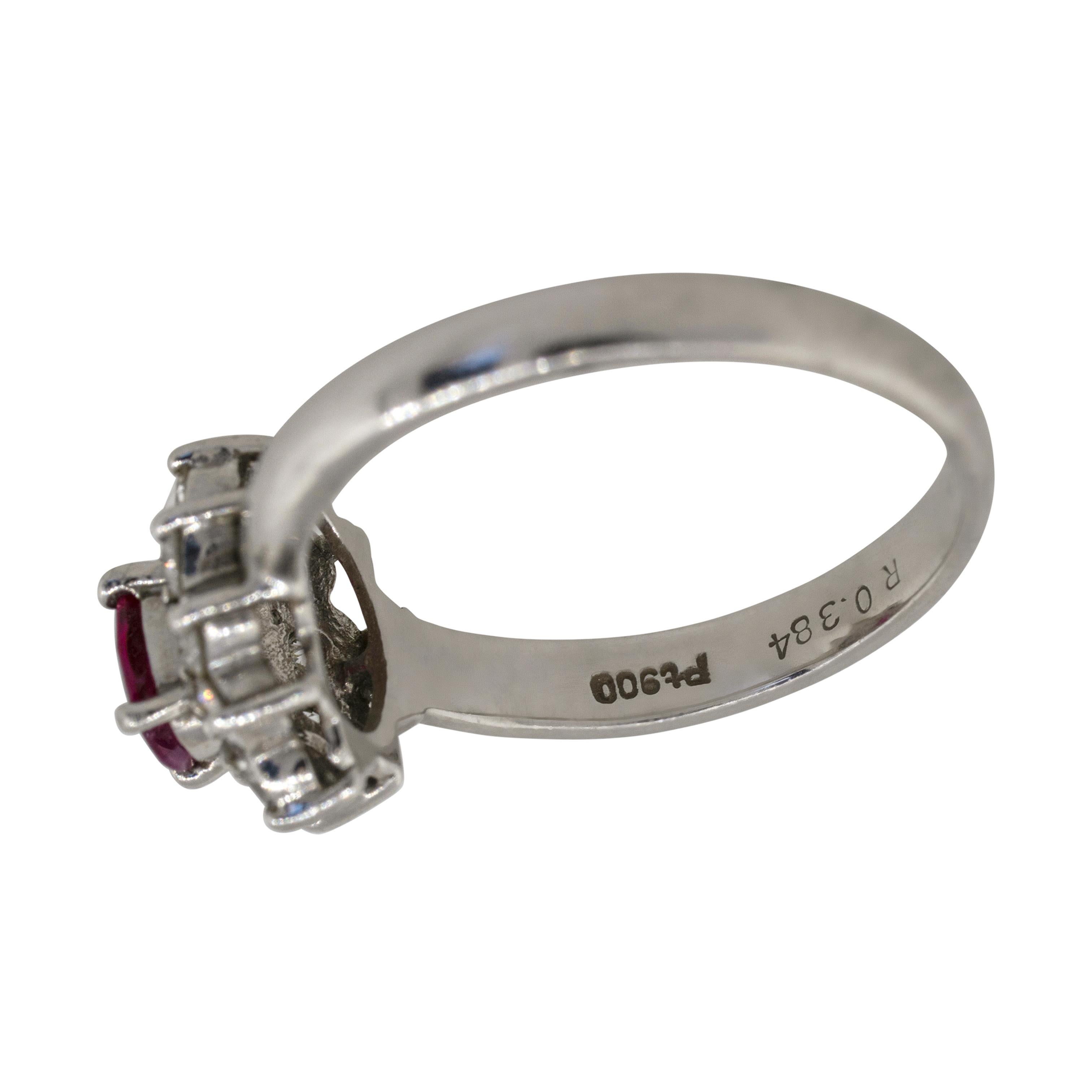 Bague fleur en platine avec rubis ovale, diamants et halo de 0,38 carat en vente 12