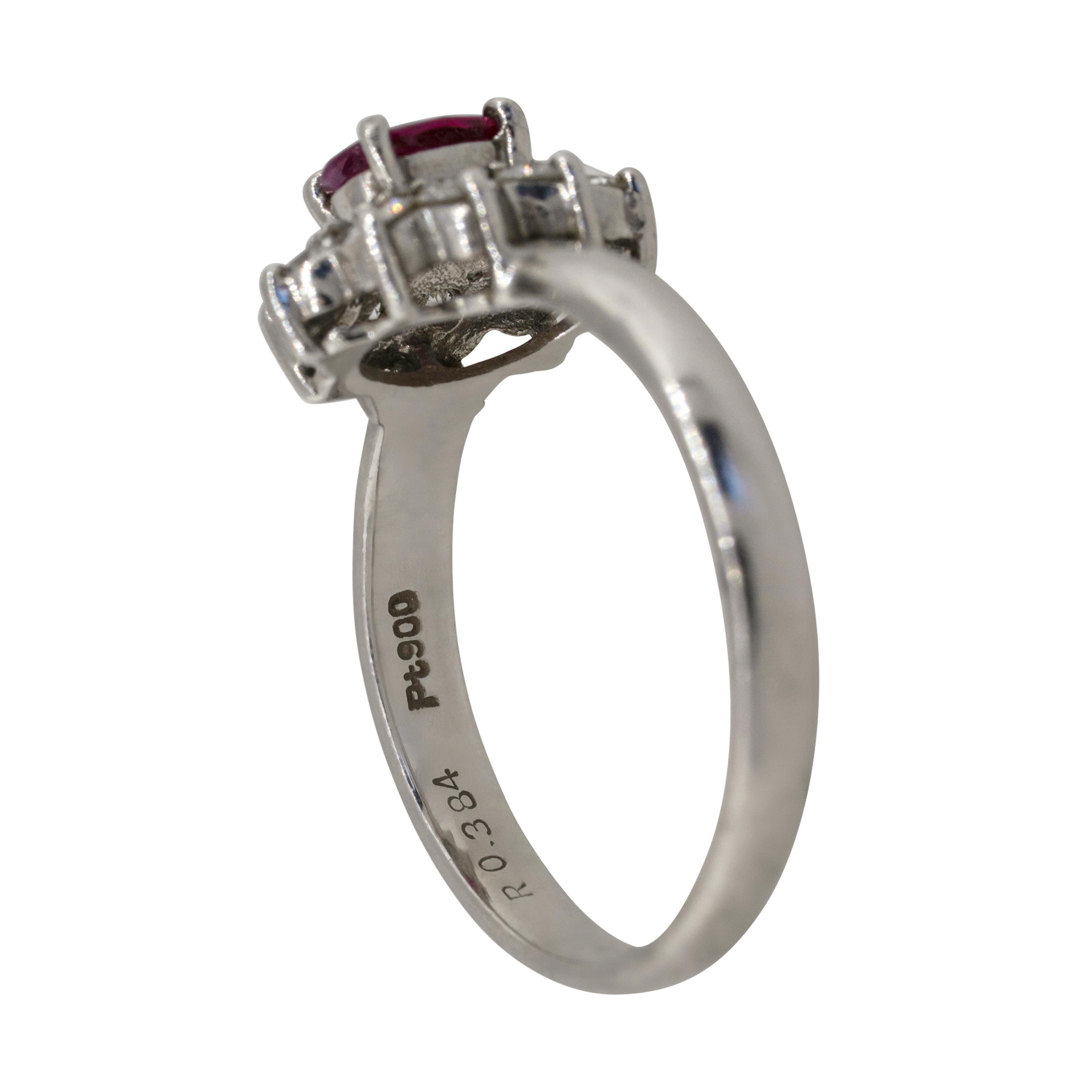 Bague fleur en platine avec rubis ovale, diamants et halo de 0,38 carat en vente 13