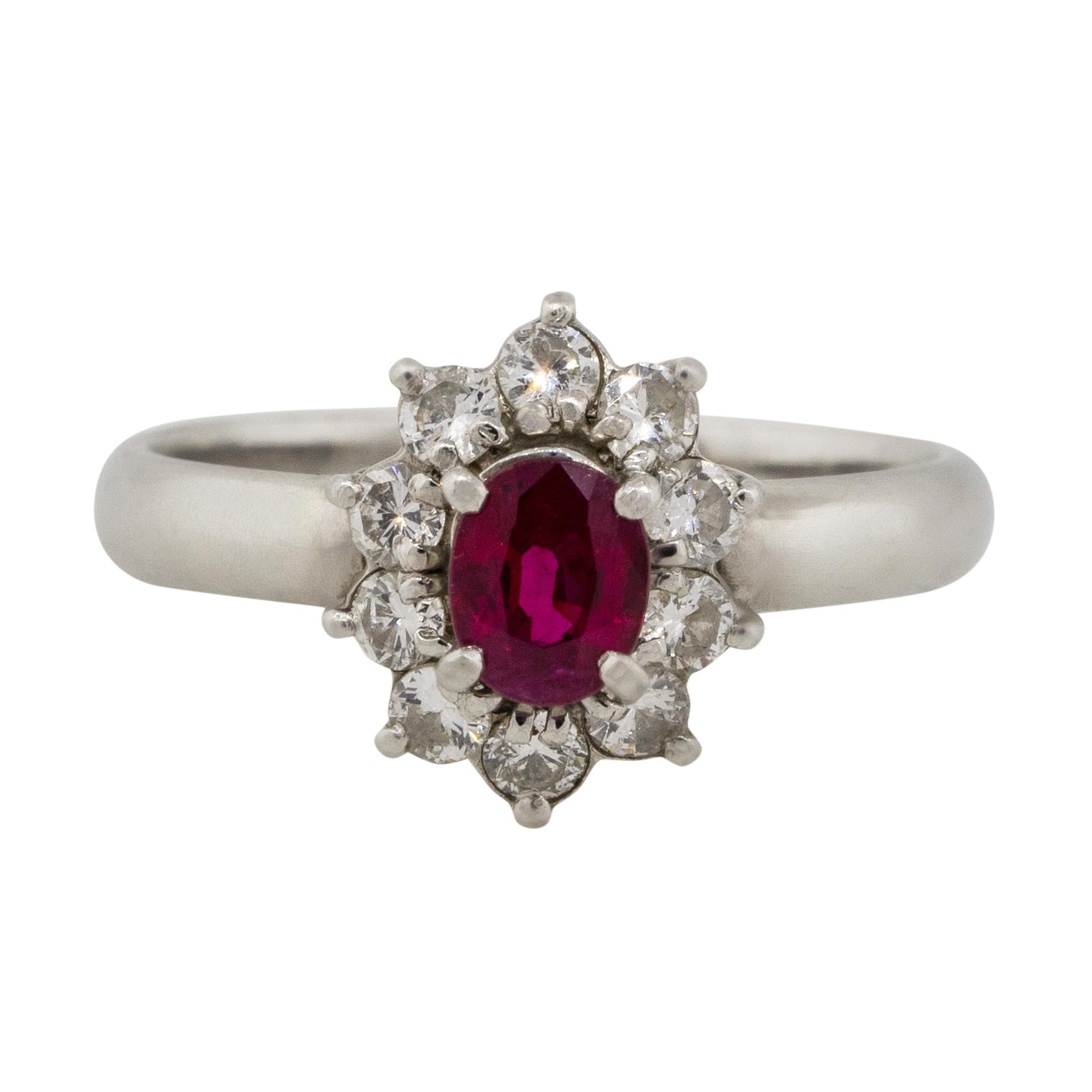 Bague fleur en platine avec rubis ovale, diamants et halo de 0,38 carat en vente 2