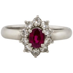 0.38 Quilate Rubí Ovalado Diamante Halo Anillo Flor Platino en Stock