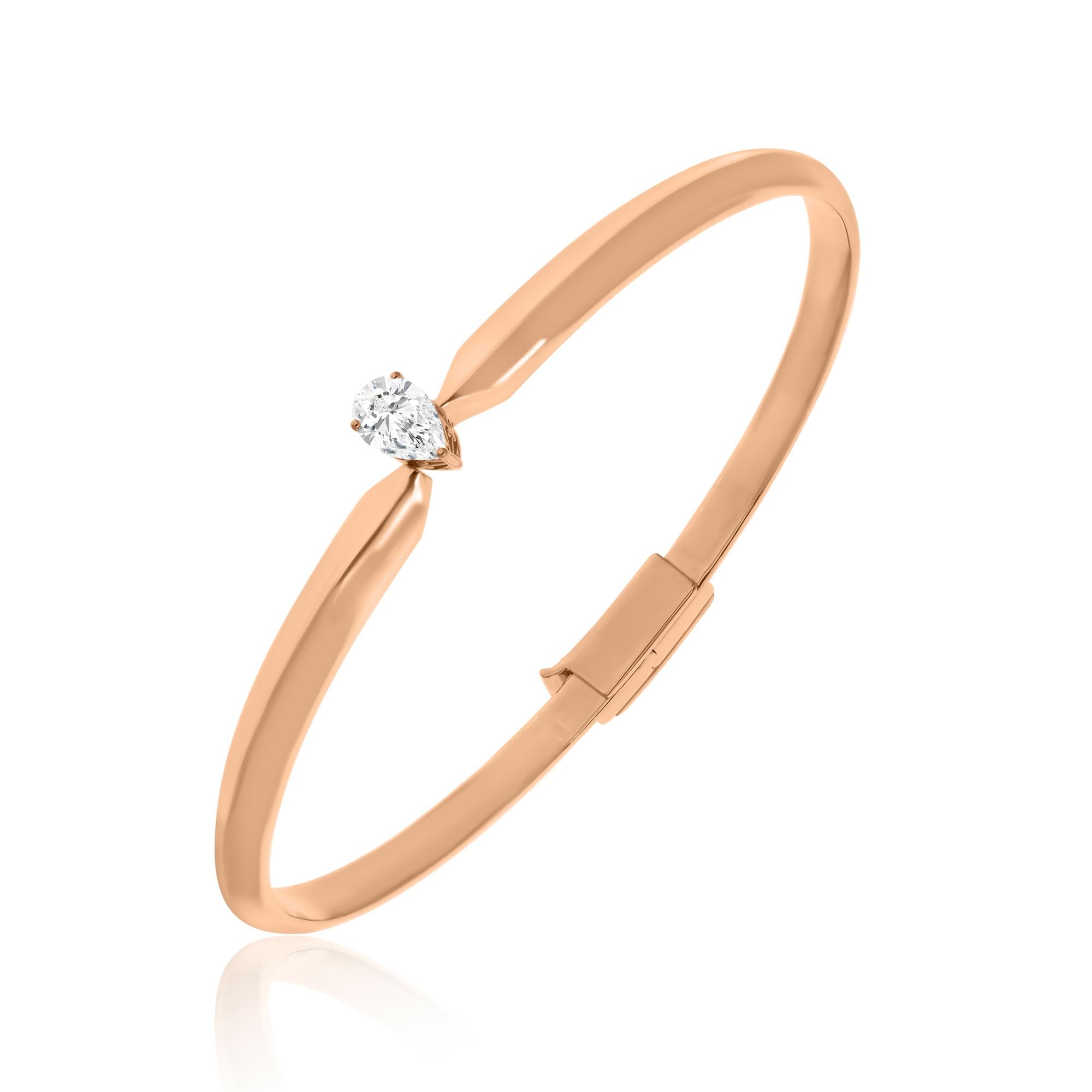 Taglio a goccia Bracciale Clamper con diamante solitario a pera da 0,38 carati in oro rosa 14 carati in vendita