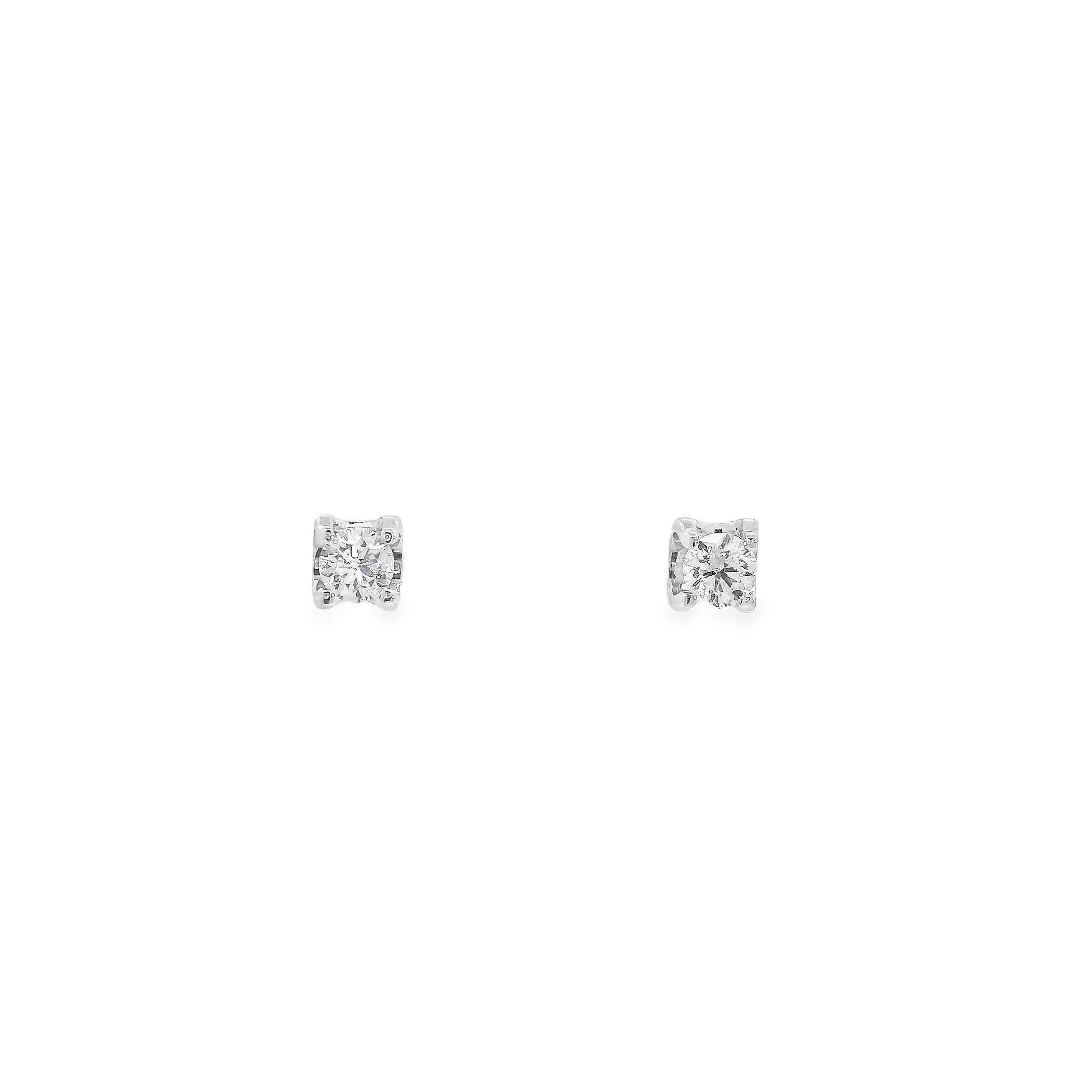 0.38 Carat Solitaire Diamond Studs in 18K White Gold In New Condition For Sale In Hong Kong, HK