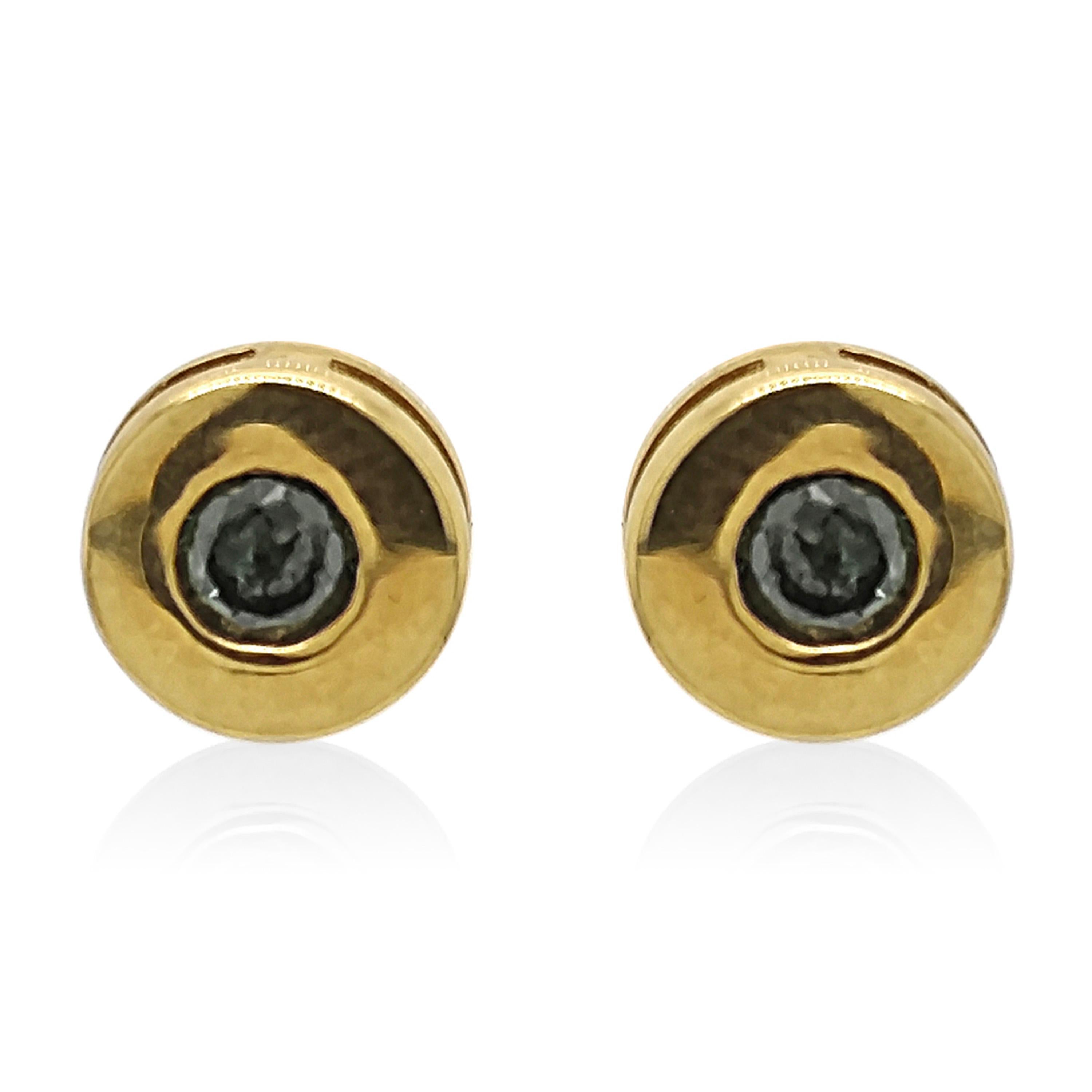2 diamants bleus traités : 0,38 carats
Métal : or jaune 18 carats, 2,57 grammes
