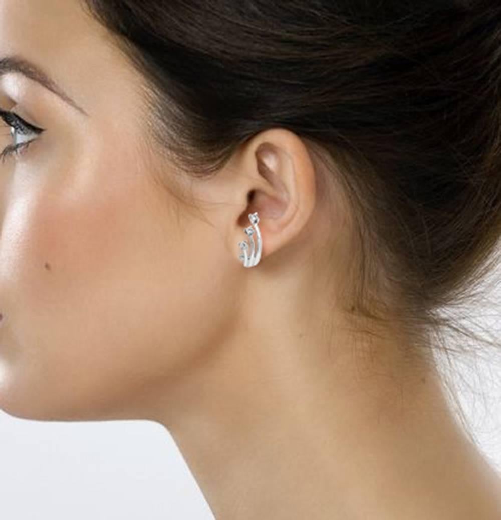 Taglio rotondo Orecchini con tre diamanti in oro bianco 18k da 0,38 carati in vendita