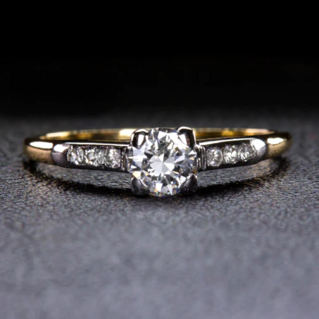 Super classic diamond engagement ring crafted in the mid century with a time tested design.
The Diamonds are bright white and completely eye clean.
The setting is in 14k two tone gold.
The central diamond weight 0.38 Ct G in Color and Si in