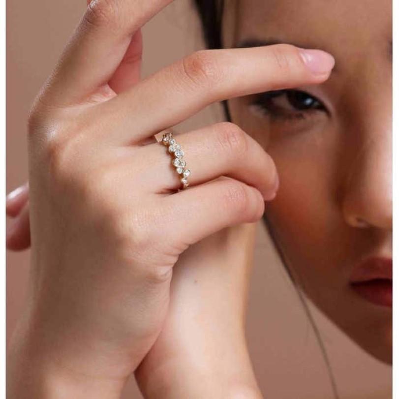 Moderne Bague à chaton de 0,38 ct de diamant en vente