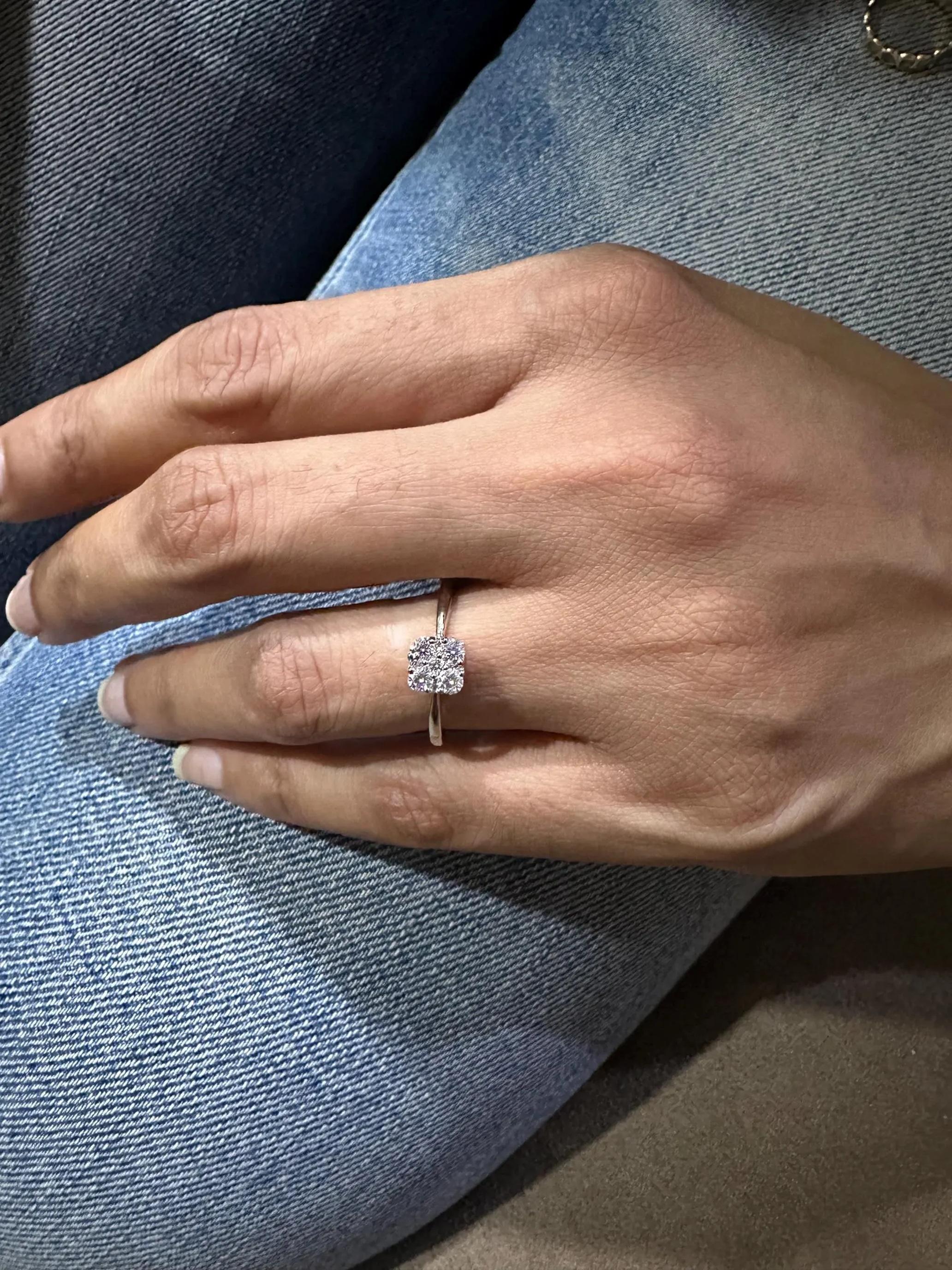 Bague de fiançailles en or blanc 18 carats avec diamant rond et carré de 0,38 ct naturel Neuf - En vente à Jaipur, RJ