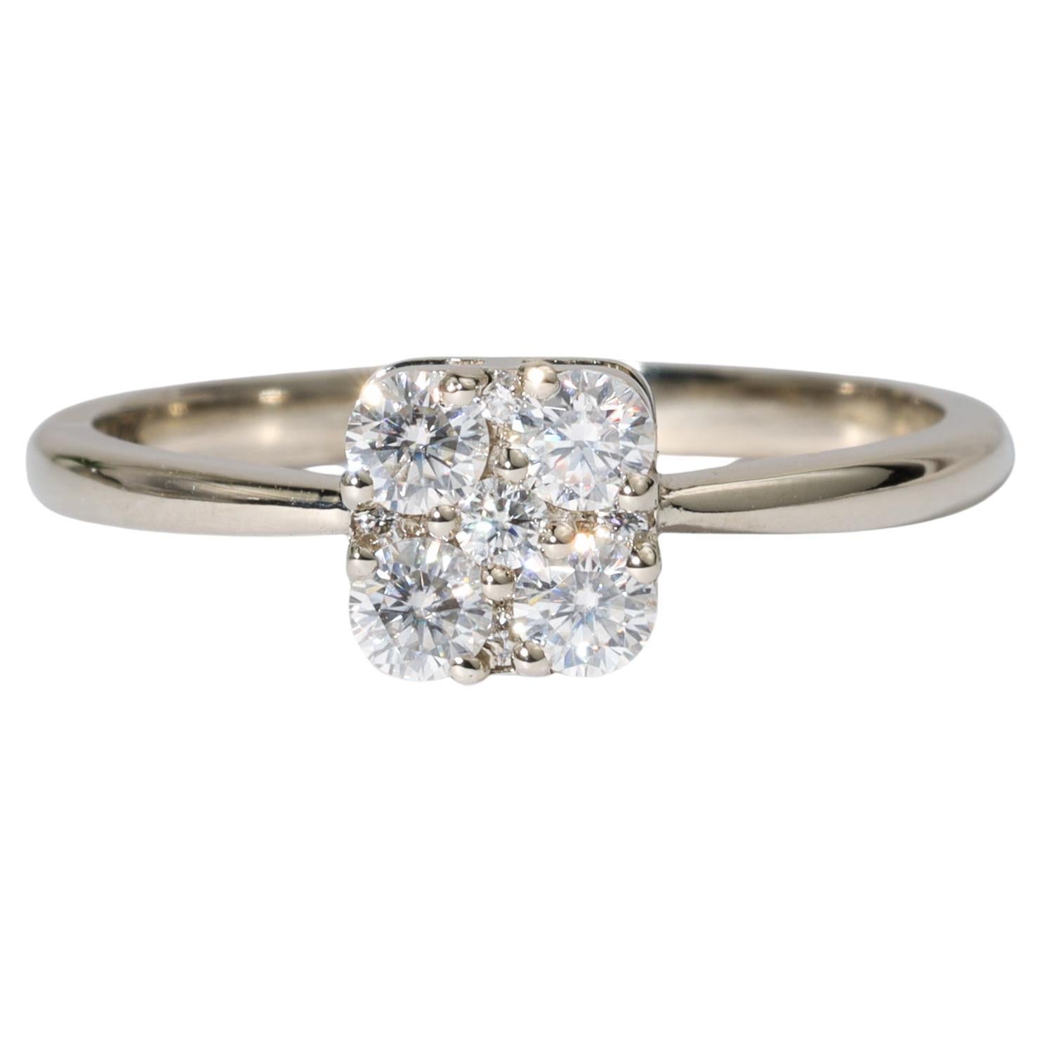 Bague de fiançailles en or blanc 18 carats avec diamant rond et carré de 0,38 ct naturel en vente