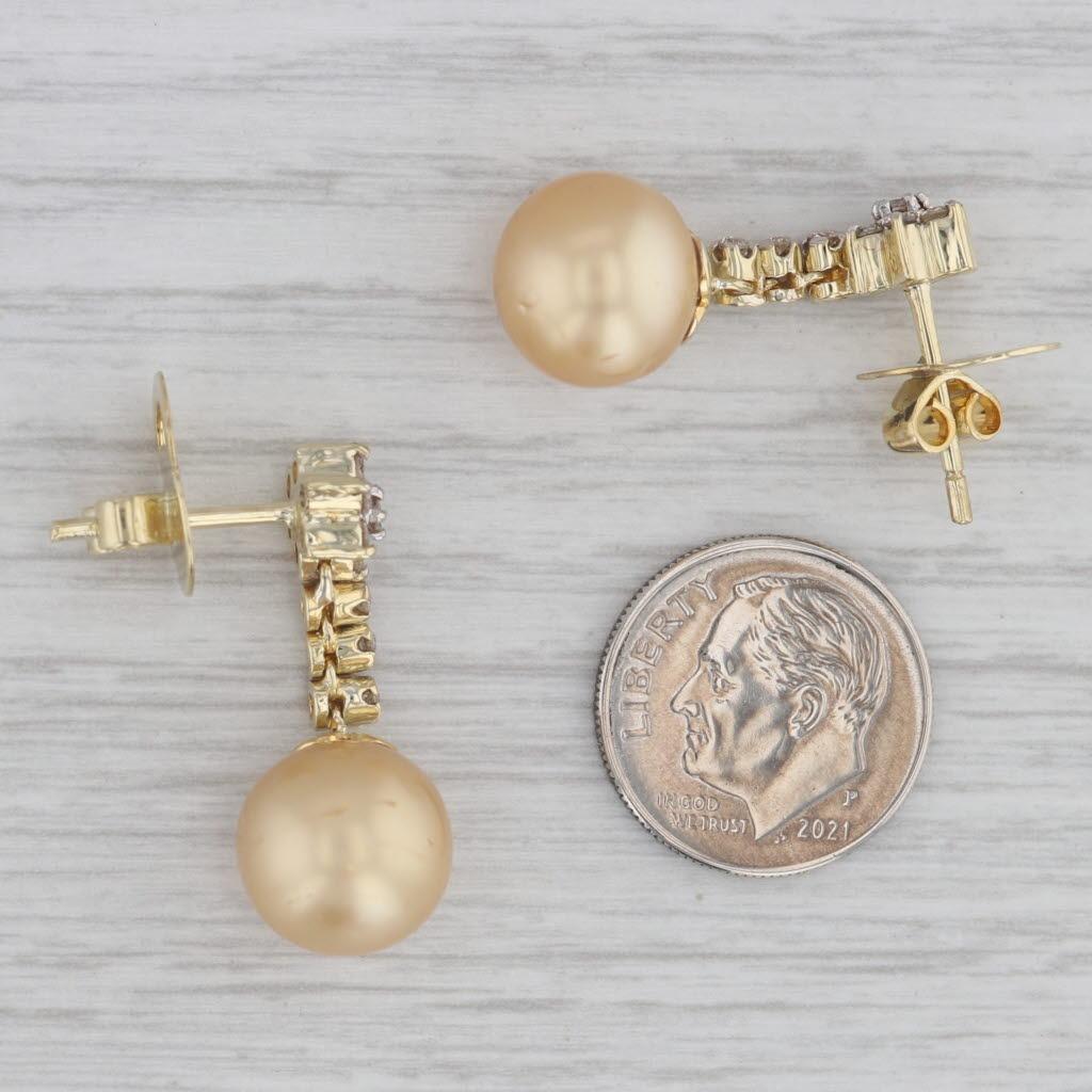 Orecchini pendenti di perle dorate coltivate con diamanti da 0,38 carati in oro giallo 14k in vendita 1