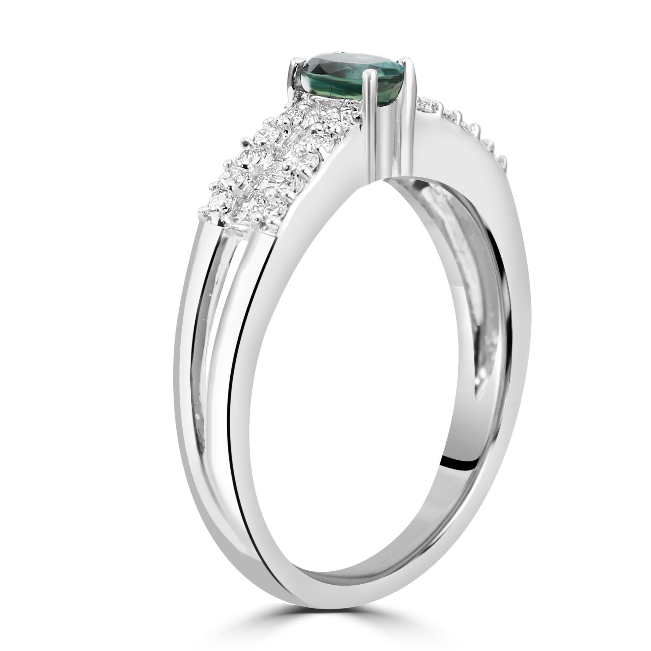 Women's or Men's 0.39 Carat Alexandrite Oval Diamond Round & Baguette 18 Karat Gold Cocktail Ring For Sale