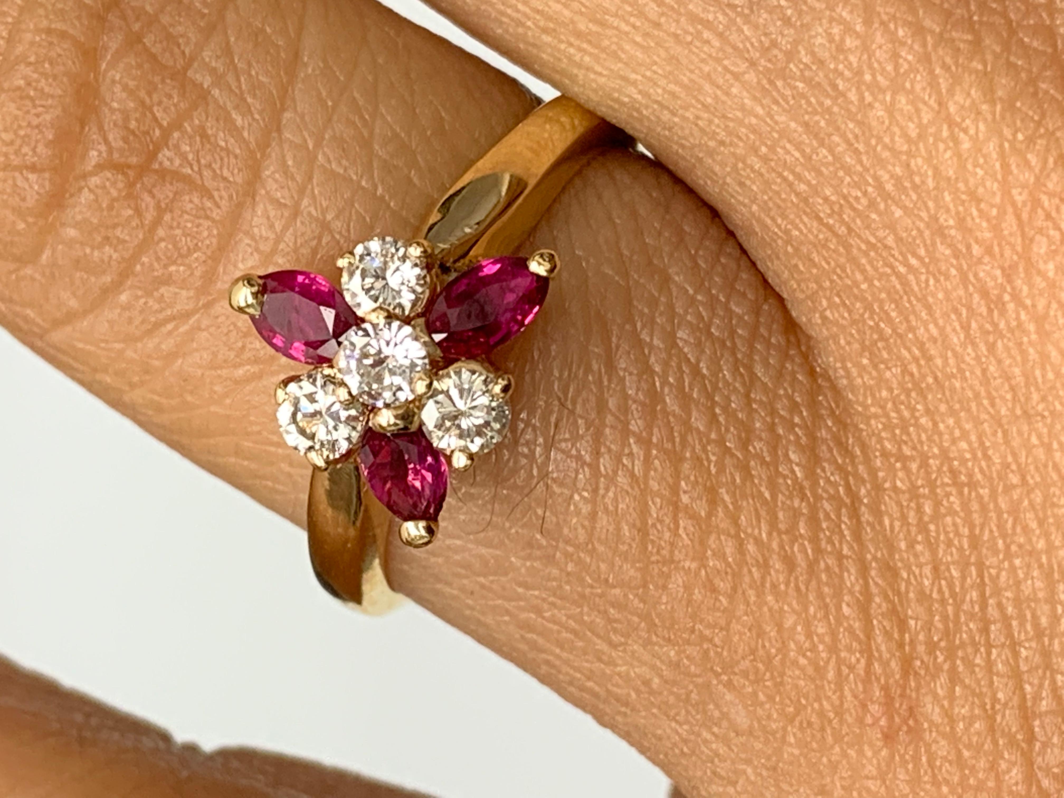 Anillo de oro amarillo de 14 quilates con diamantes y rubí talla brillante de 0,39 quilates Corte brillante en venta
