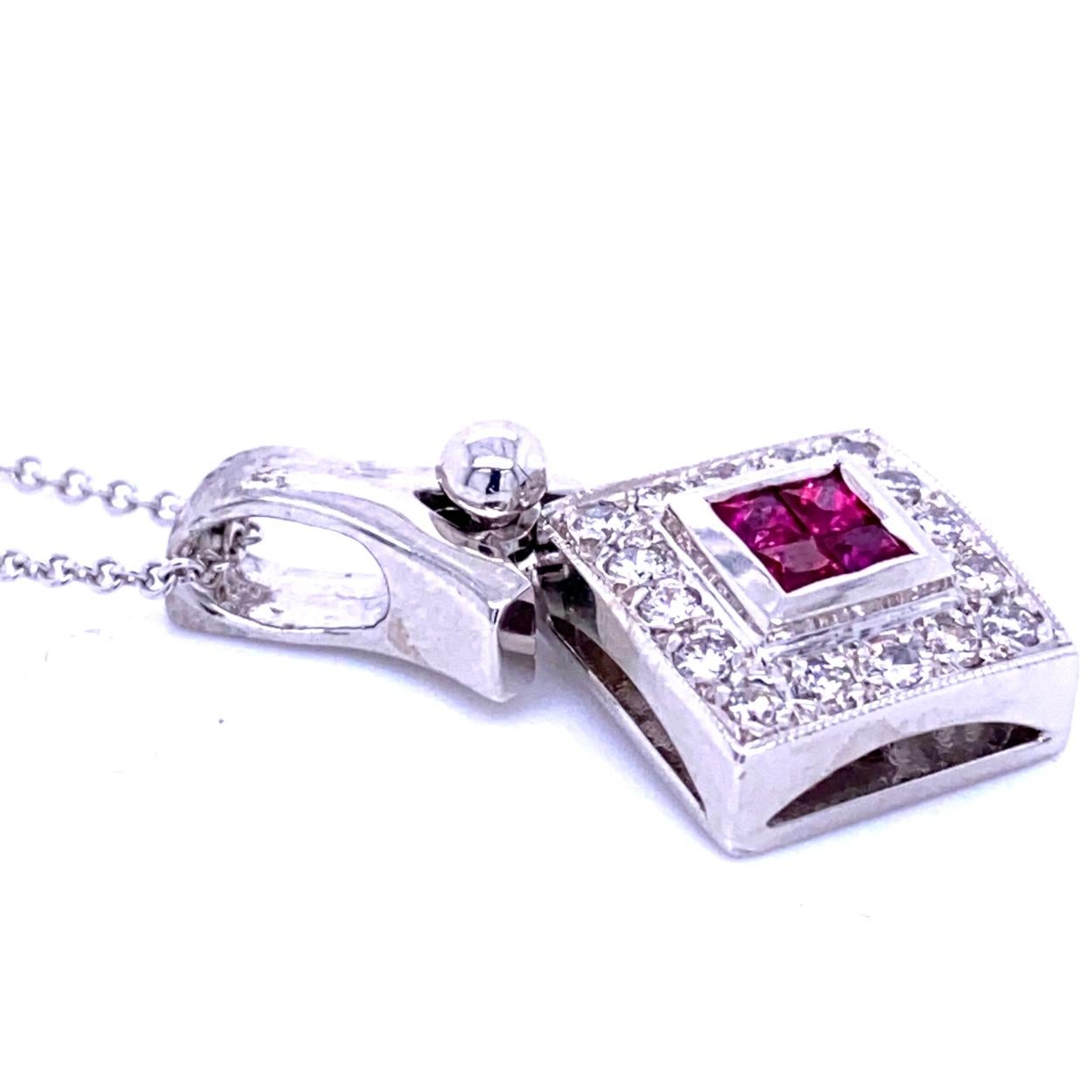 Round Cut 0.39 Carat Diamond/0.40 Carat Rubies 18 Karat Gold Pendant For Sale