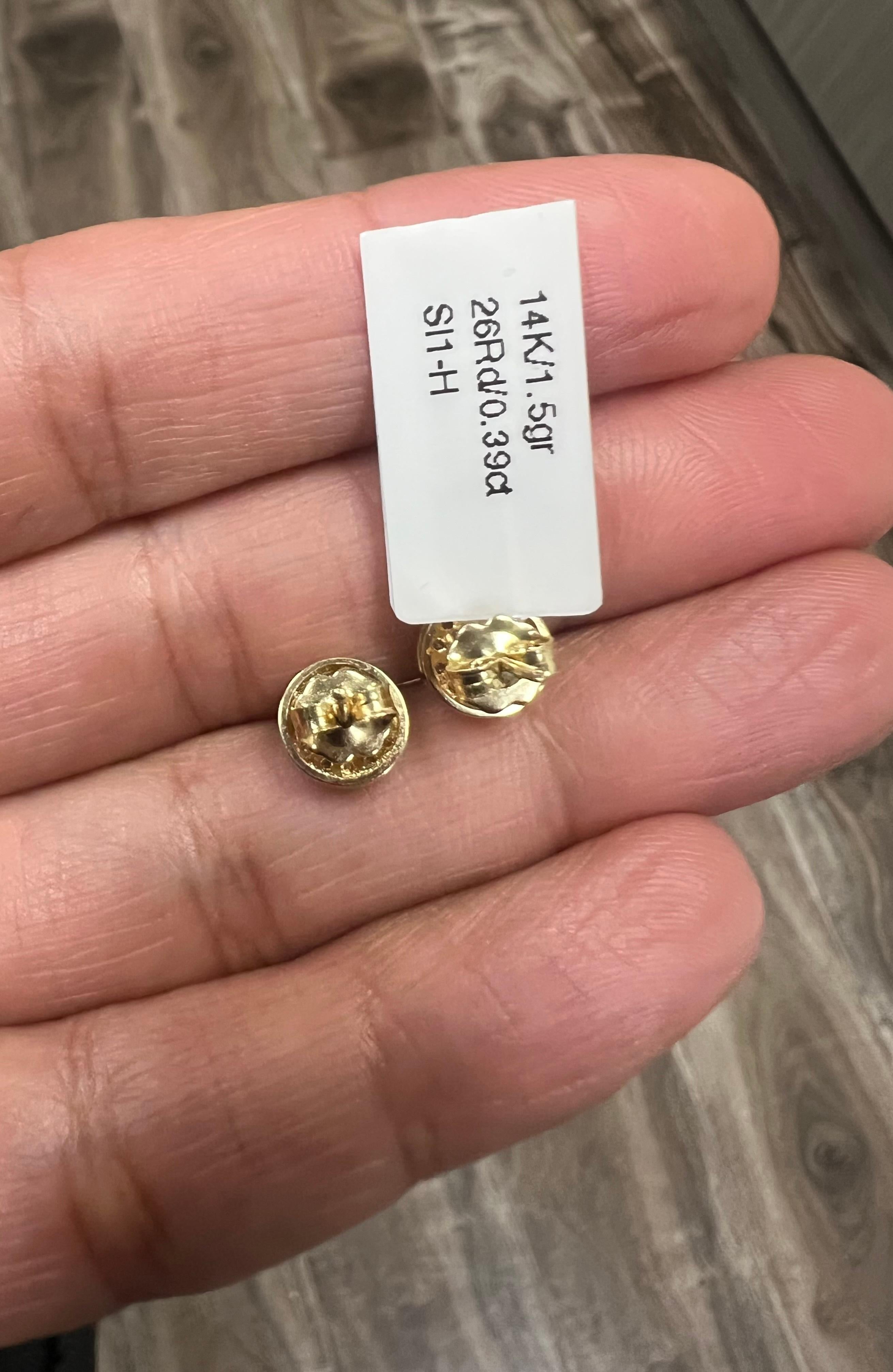 Orecchini con diamante da 0,39 carati in oro giallo 14 carati in vendita 3