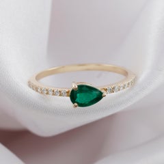 0.39 Carat Pear Emerald Gemstone 0.11 Ct SI/H Diamond Ring 10 Karat White Gold