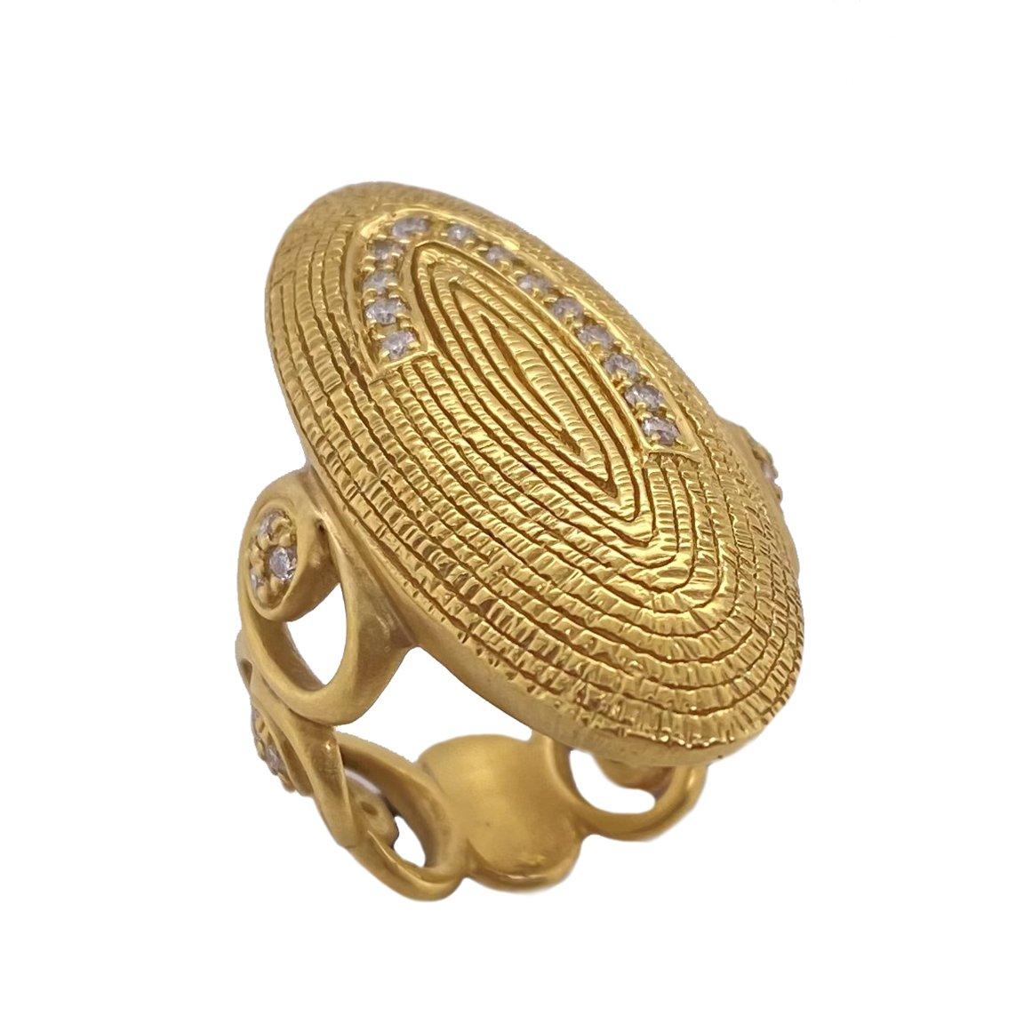 Ovaler Ring mit 0,39 Karat Diamanten im Rosenschliff aus 20 Karat Gelbgold