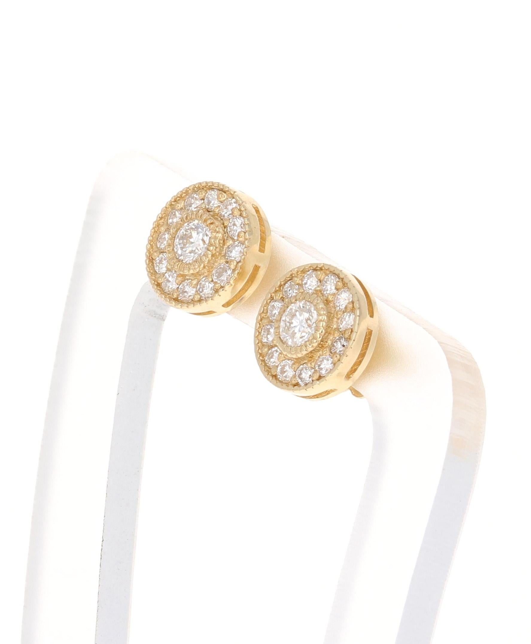 Contemporain Boucles d'oreilles en or jaune avec grappe de diamants ronds de 0,39 carat en vente