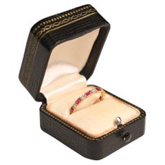 Rubini naturali (circa 0,30 carati) e diamanti (circa 0,10 carati), oro giallo