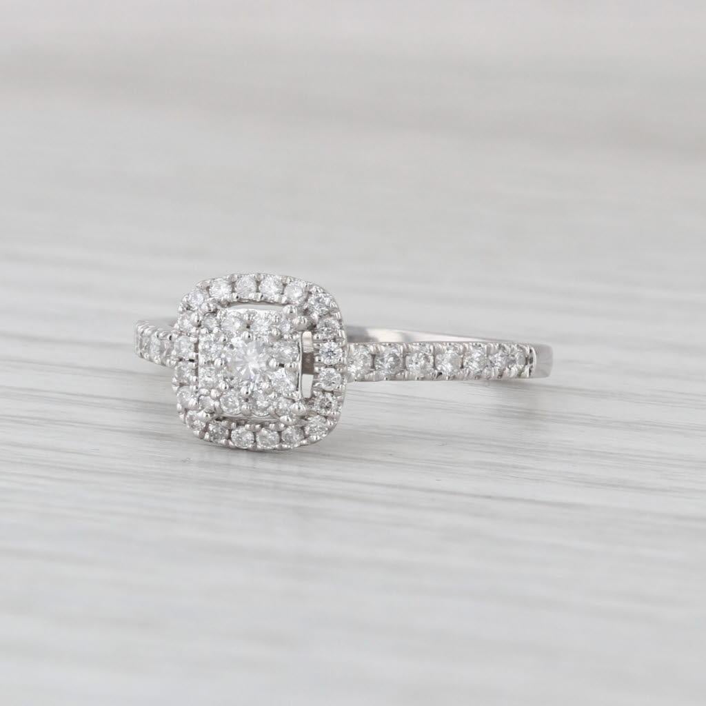 0.39ctw Anillo de compromiso con halo de diamantes Oro blanco 14k Tamaño 7 Anillo catedral en venta 1