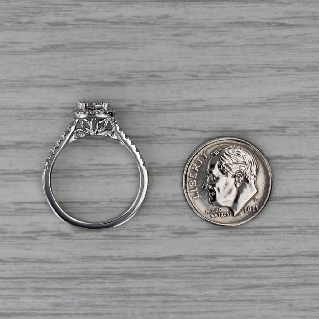 0.39ctw Anillo de compromiso con halo de diamantes Oro blanco 14k Tamaño 7 Anillo catedral en venta 2