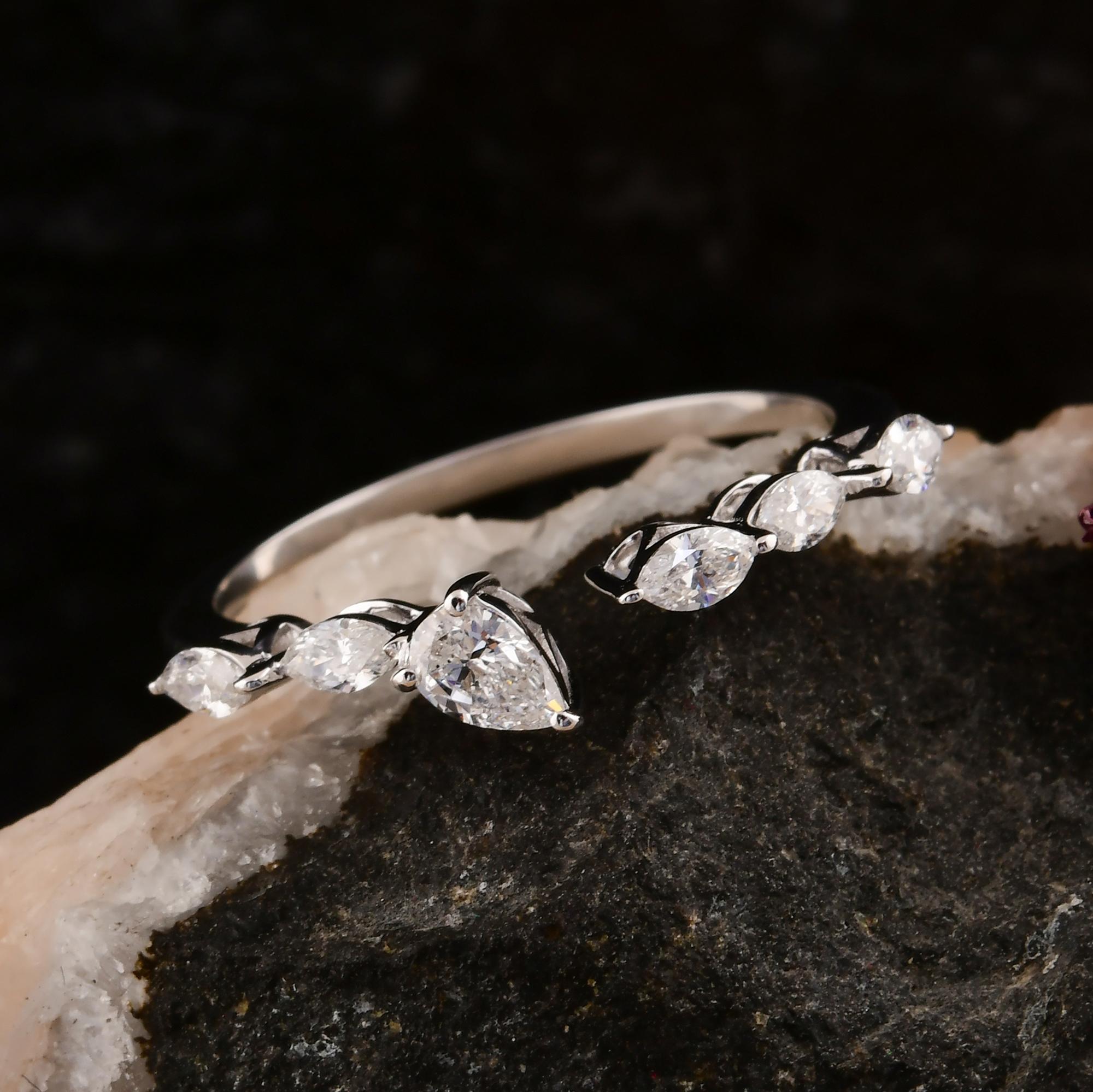 0.4 Karat SI/H Manschettenarmbandring aus 18 Karat Weißgold mit birnenförmigem Diamanten im Marquise- Brillantschliff im Zustand „Neu“ im Angebot in Diera, Dubai