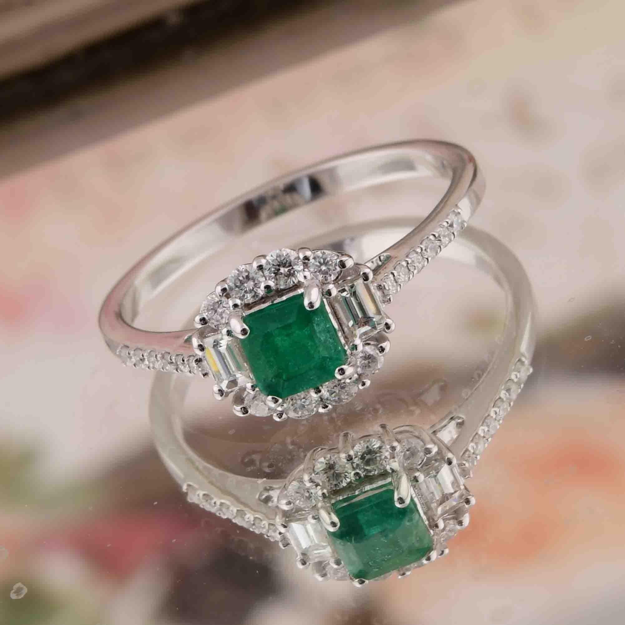 Women's 0.4 Carat Zambian Emerald Ring 0.3 Ct. SI/H Baguette Diamond 18 Karat White Gold For Sale