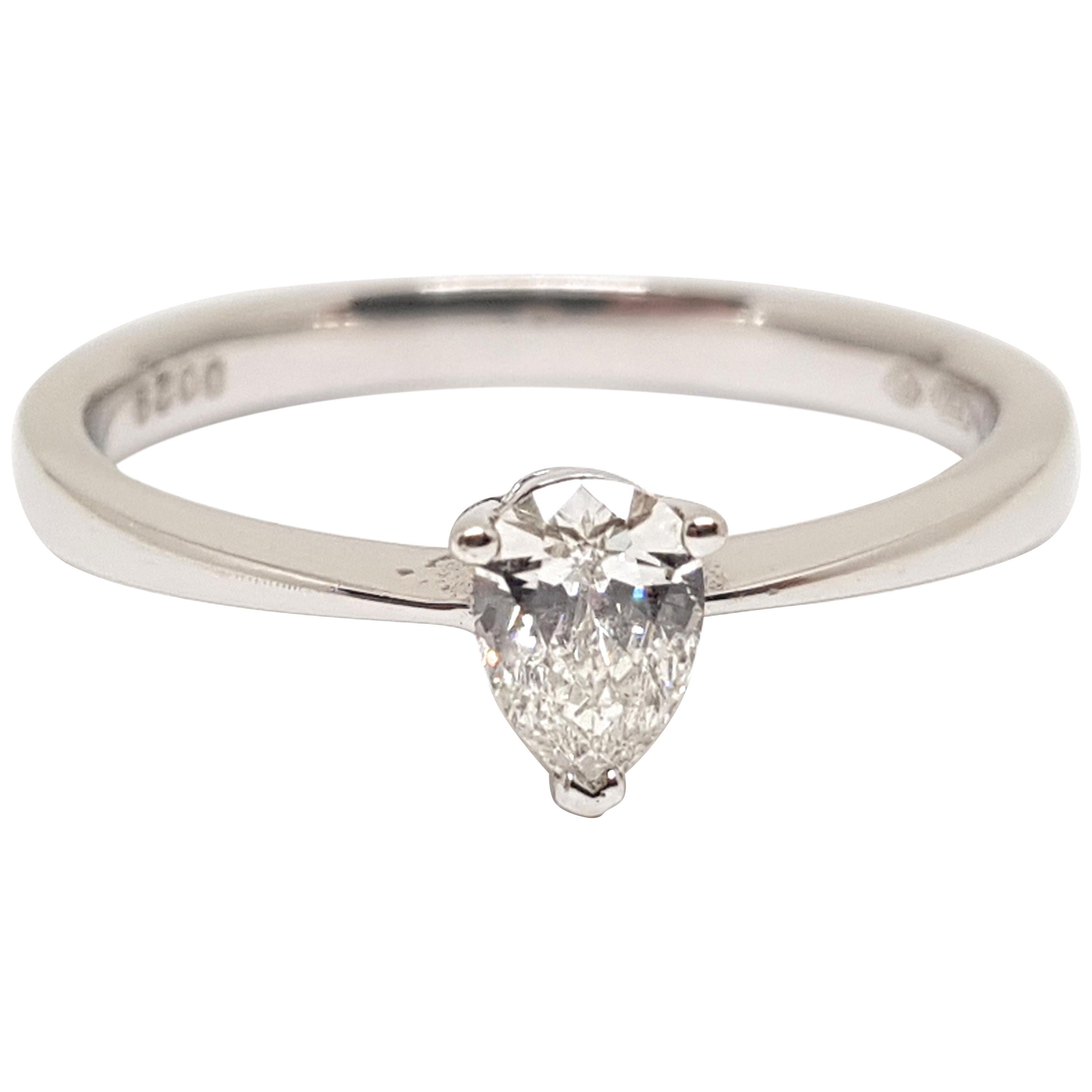 0.40 Carat 18 Karat White Gold Pear Shape Diamond Engagement Ring For Sale