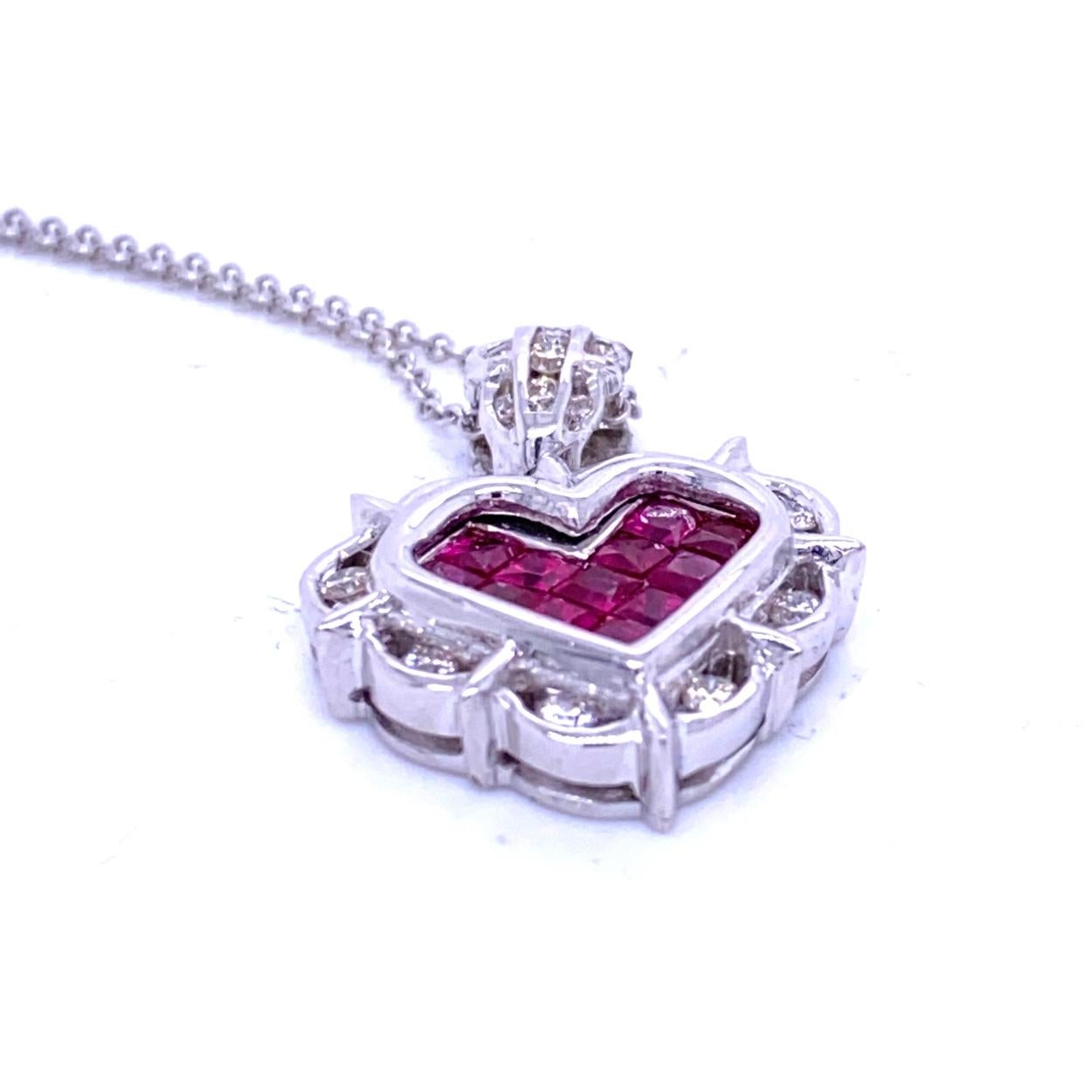 Contemporary 0.40 Carat Diamond/1.30 Carat Ruby 18 Karat Gold Hearts Pendant Necklace For Sale