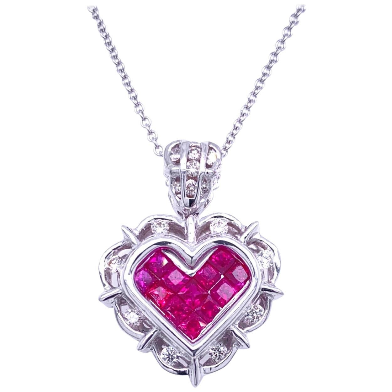 Collier pendentif cœurs en or 18 carats avec diamants de 0,40 carat et rubis de 1,30 carat en vente