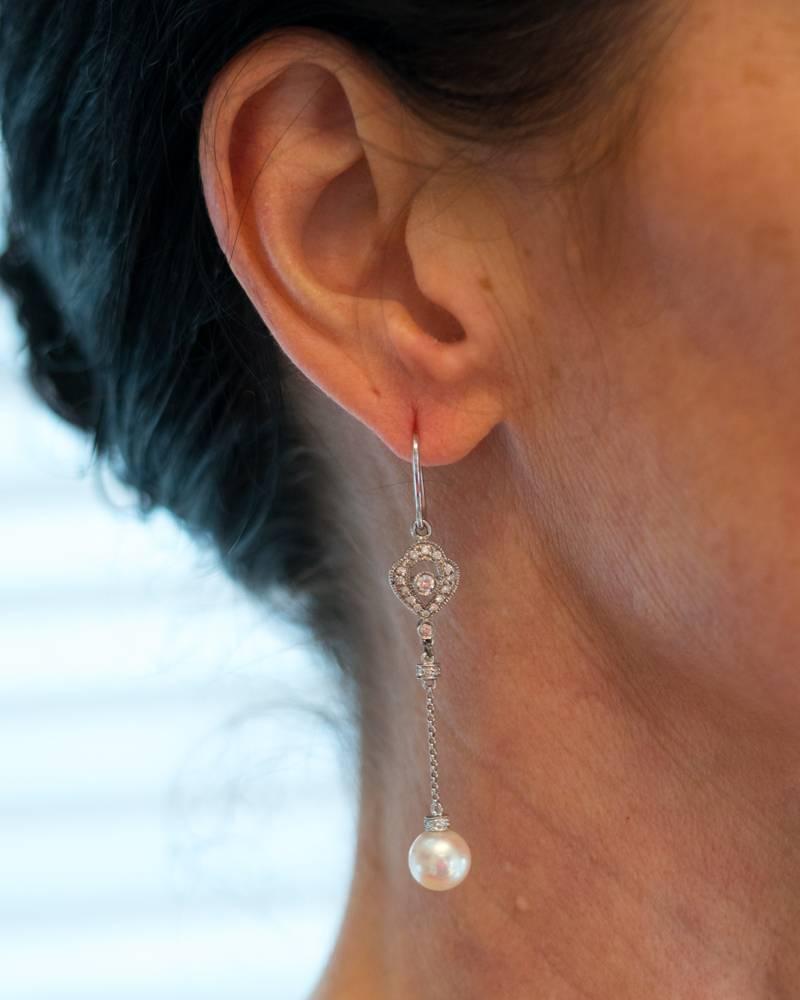 0.40 Carat Diamond and Pearl 14 Karat White Gold Drop Earrings In Good Condition In Atlanta, GA