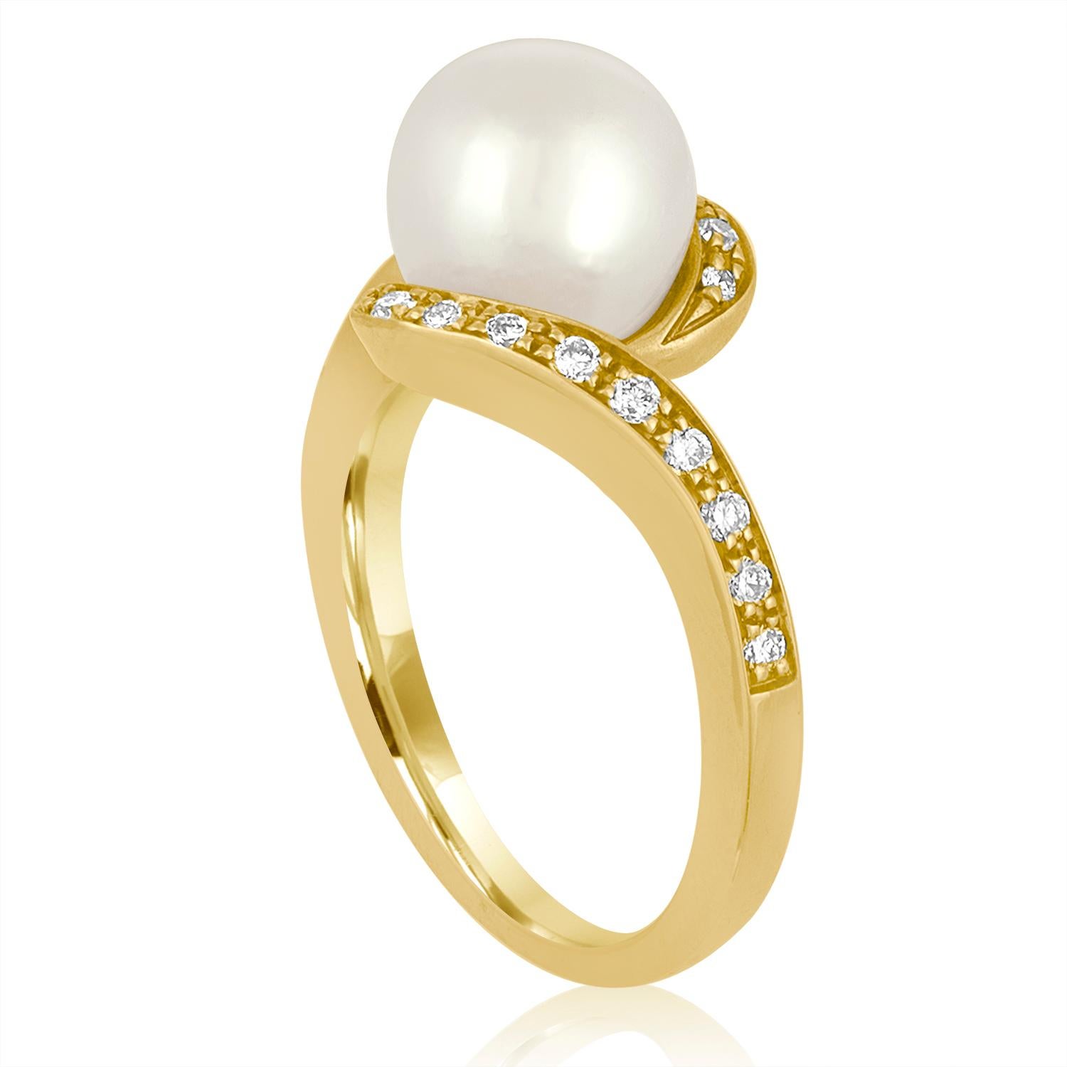 Classic Bypass Ring
The ring is 18K Yellow Gold
There are 0.40 Carats in Diamonds F/G VS
The pearl is 8.7mm Freshwater Cultured
The ring is a size 6.75, sizable
The ring weighs 7.2 grams