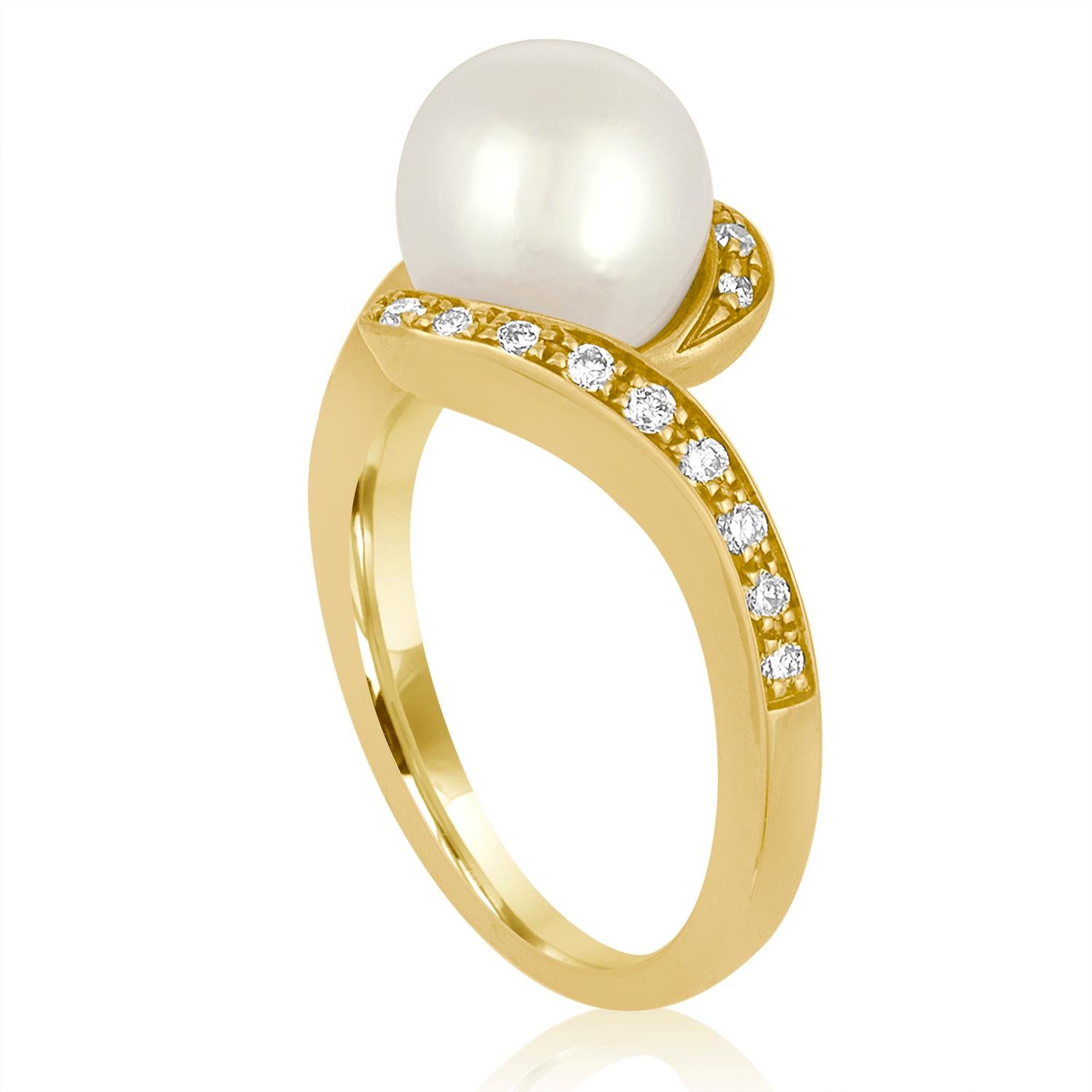 Classic Bypass Ring
The ring is 18K Yellow Gold
There are 0.40 Carats in Diamonds F/G VS
The pearl is 8.7mm Freshwater Cultured
The ring is a size 6.75, sizable
The ring weighs 7.2 grams
We can resize free of charge, the ring becomes final sale, no