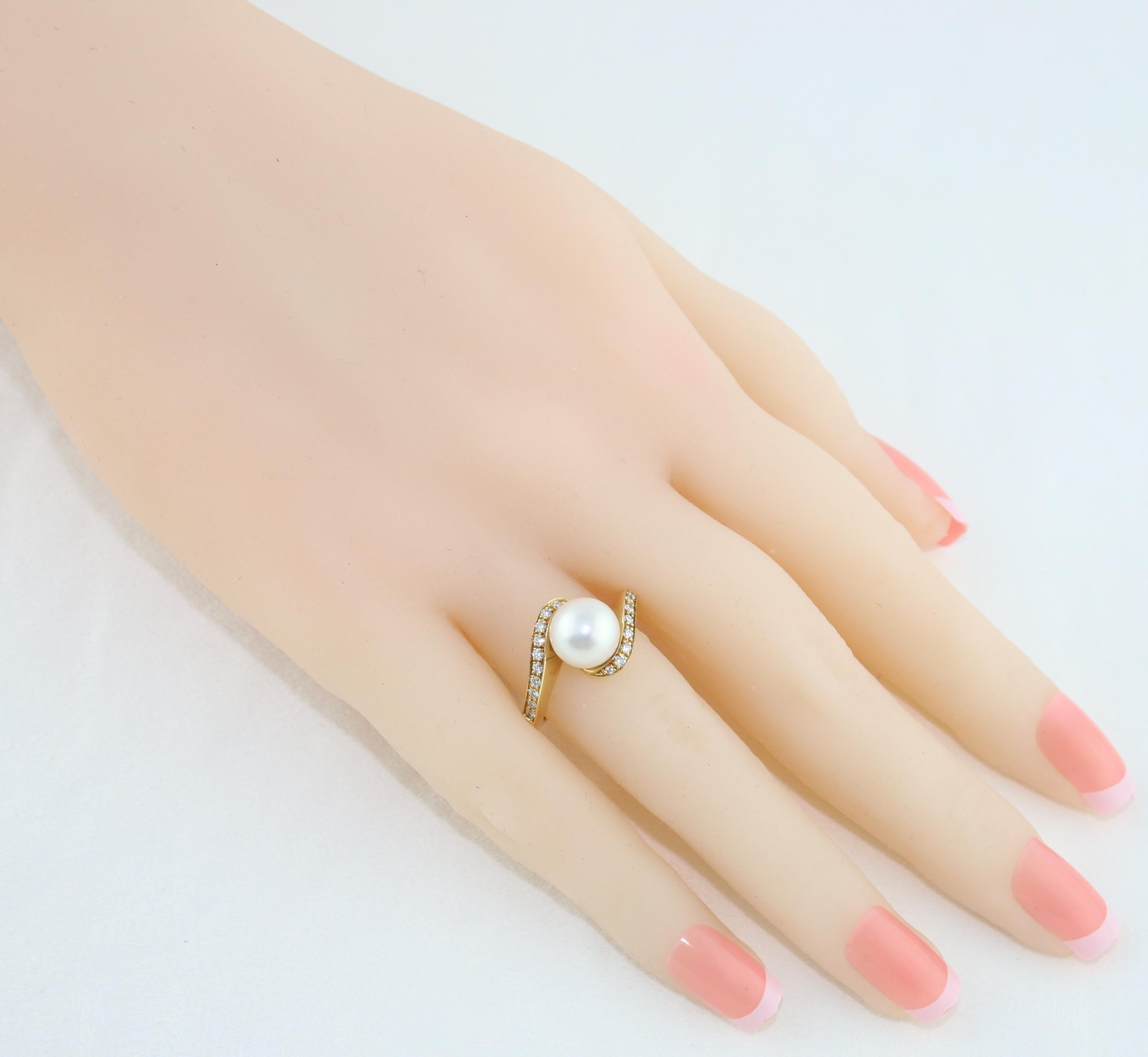 Round Cut 0.40 Carat Diamond and Pearl Bypass Gold Ring For Sale