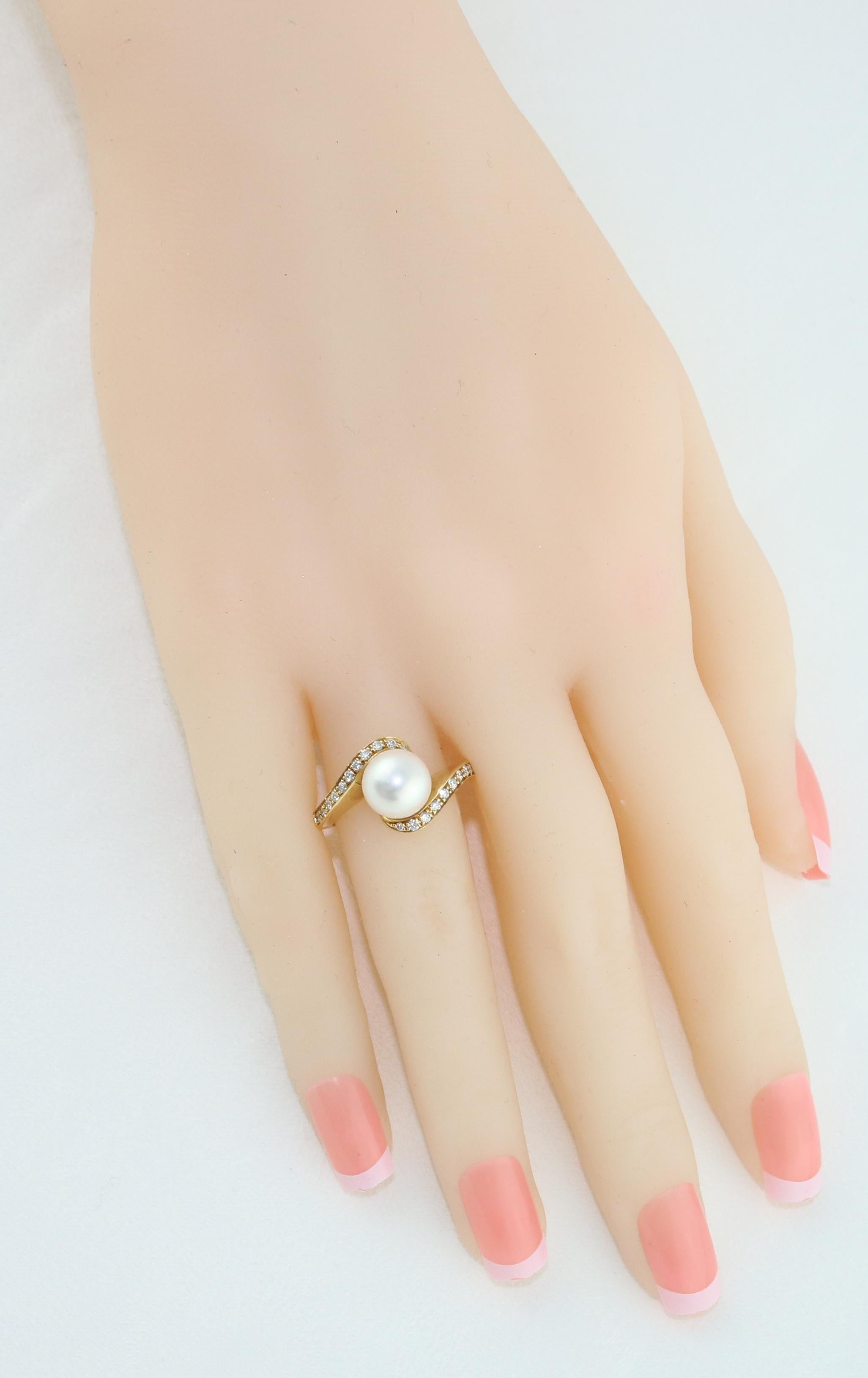 0.40 Carat Diamond and Pearl Bypass Gold Ring For Sale 1