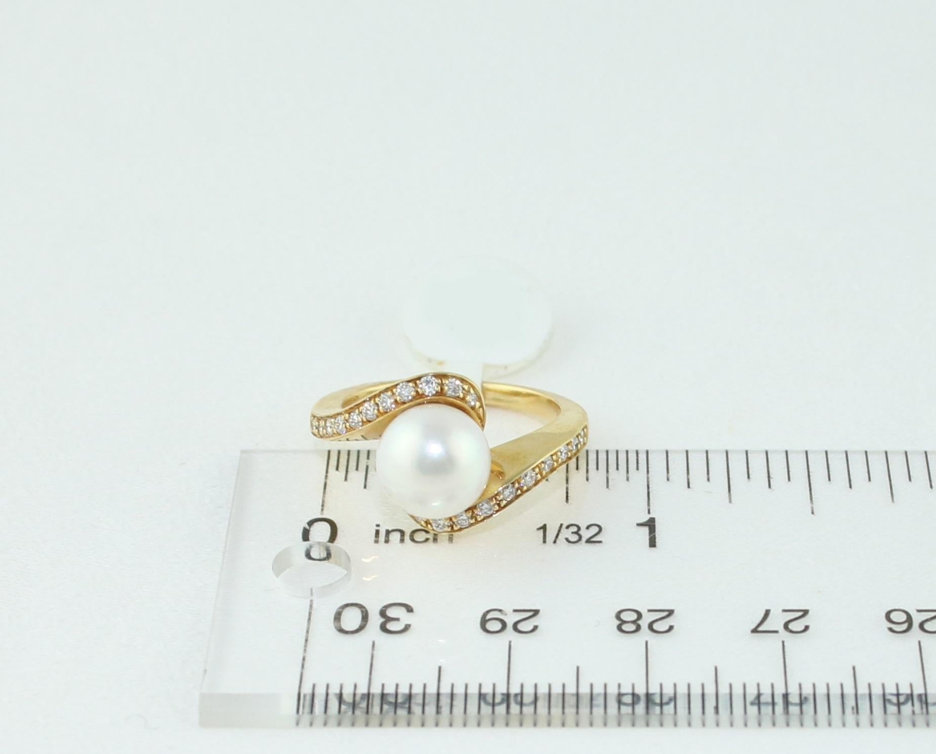 0.40 Carat Diamond and Pearl Bypass Gold Ring For Sale 2